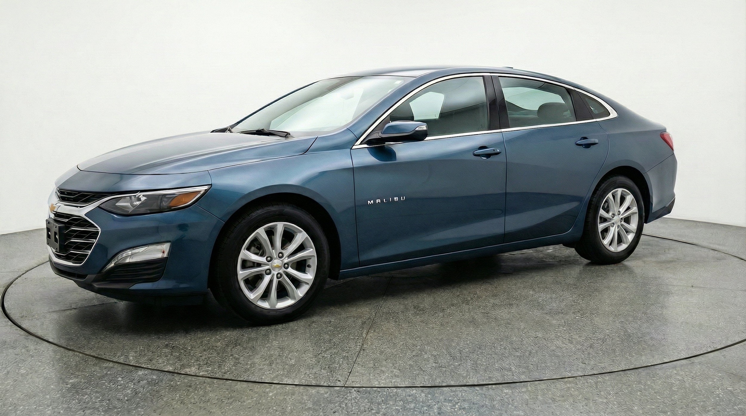 Thumbnail: 2024 Chevrolet Malibu - 3