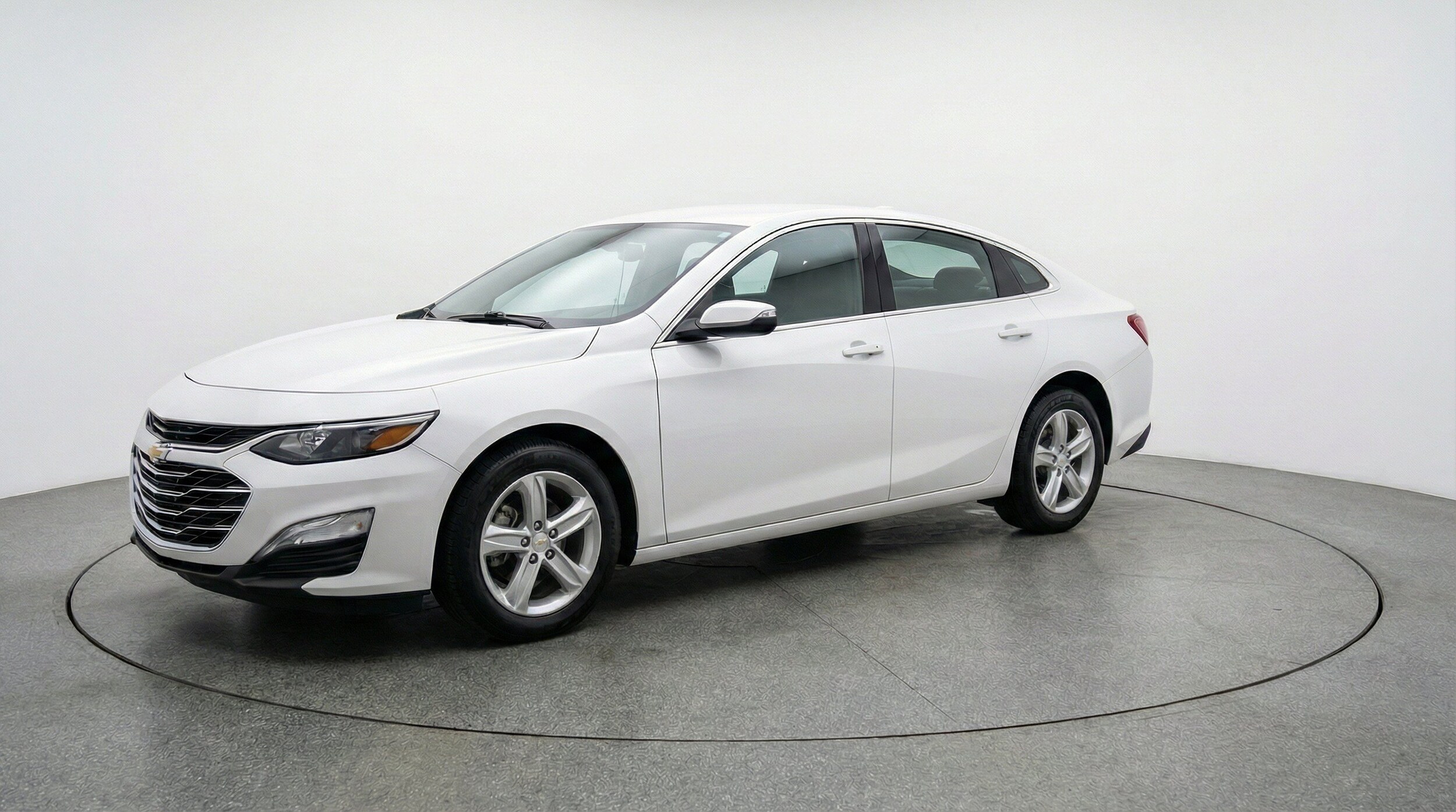 Thumbnail: 2024 Chevrolet Malibu - 3