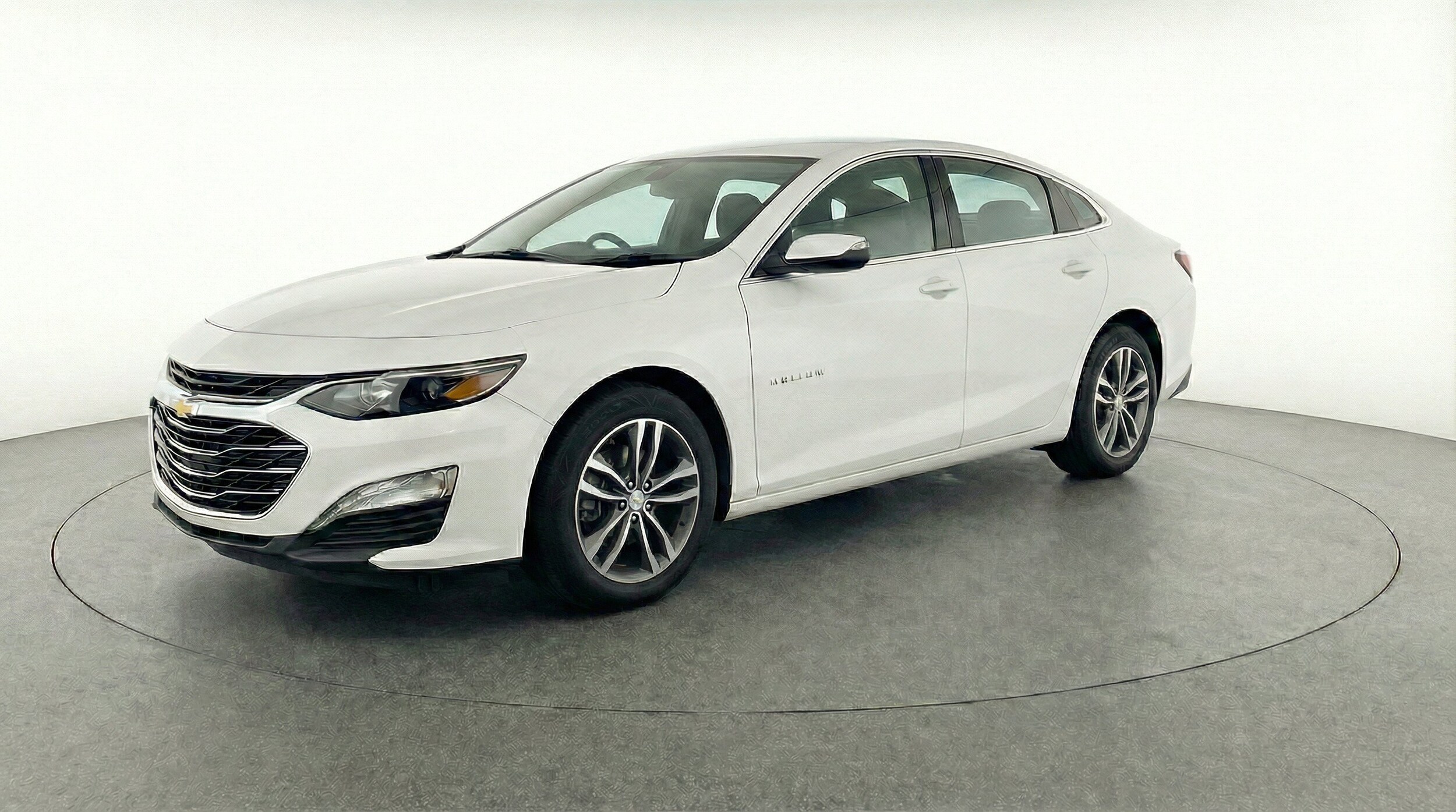 Thumbnail: 2024 Chevrolet Malibu - 3