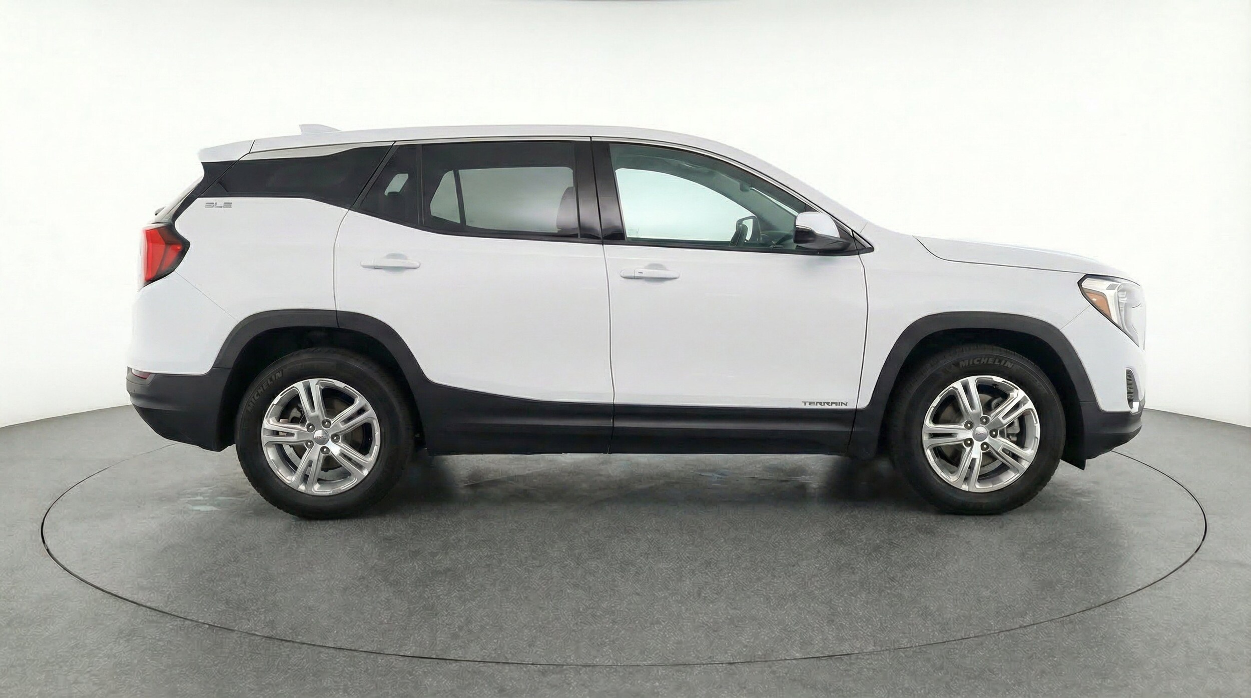 2024 GMC Terrain SLE - Photo 11
