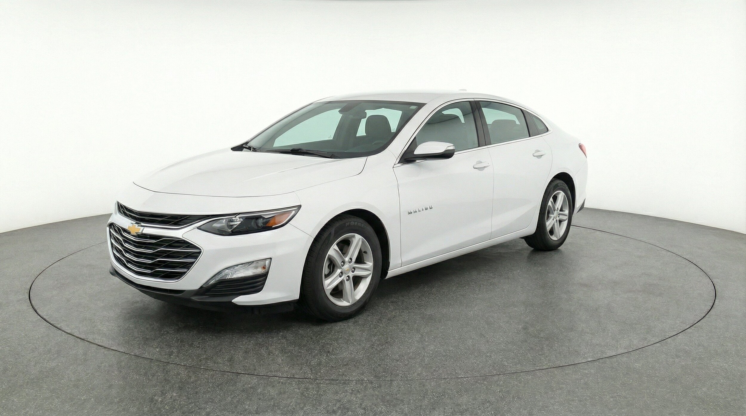 Thumbnail: 2024 Chevrolet Malibu - 3