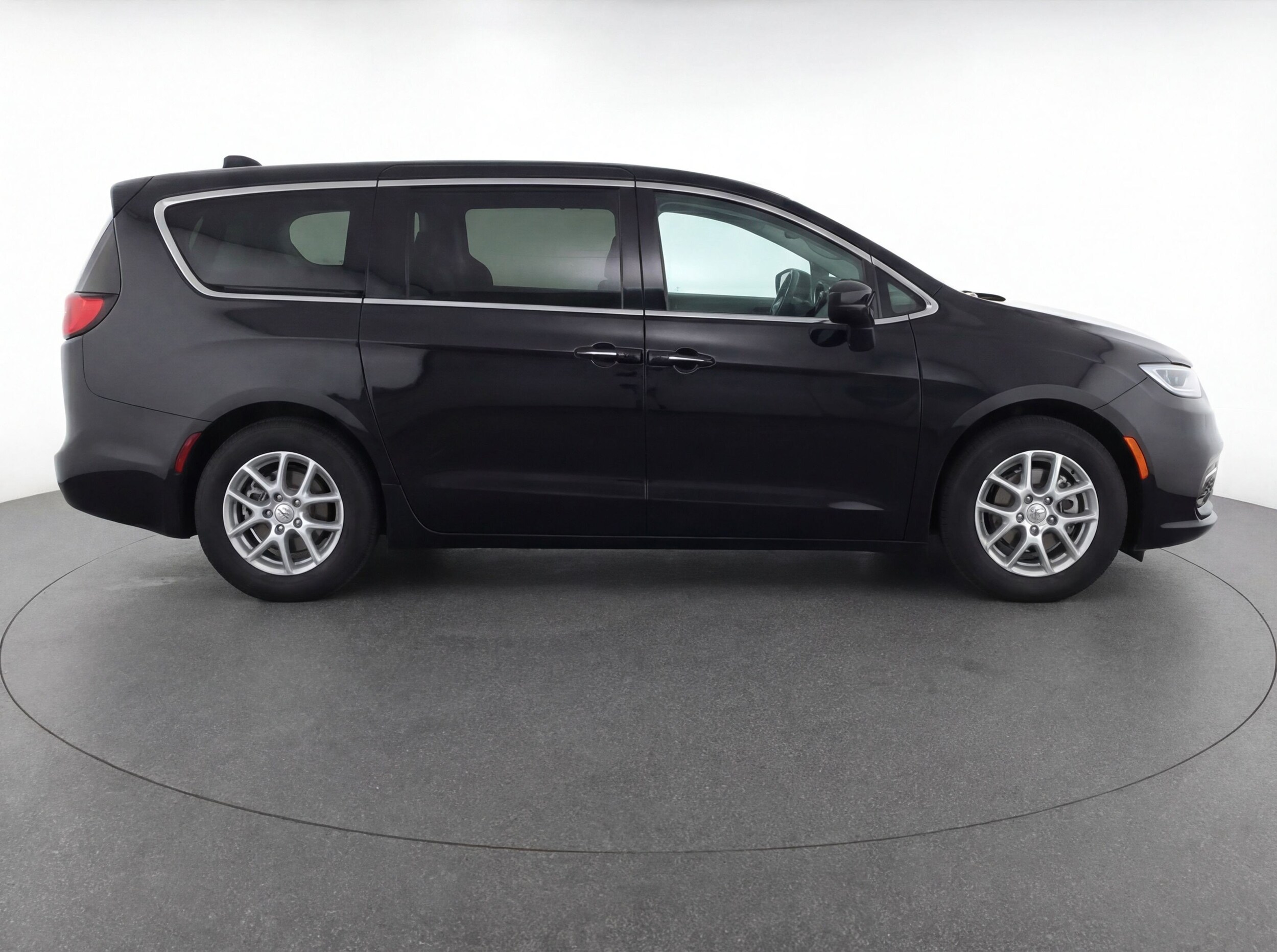 Thumbnail: 2024 Chrysler Pacifica - 11