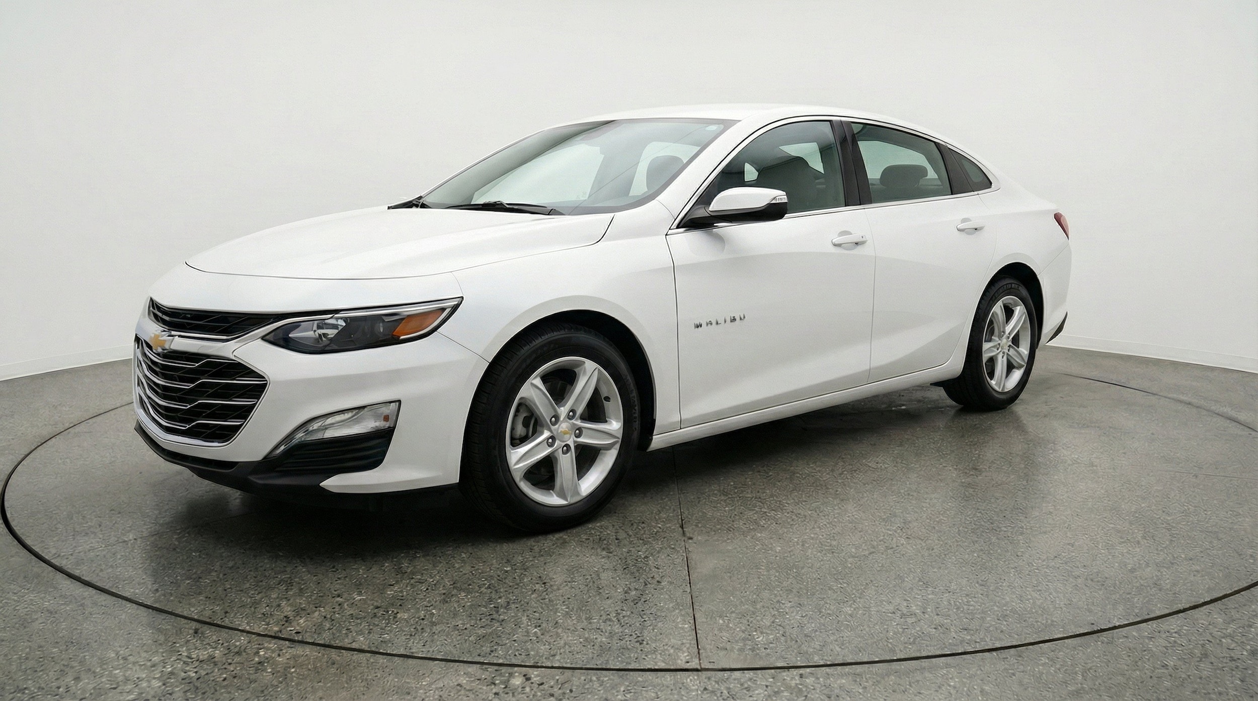 Thumbnail: 2024 Chevrolet Malibu - 3