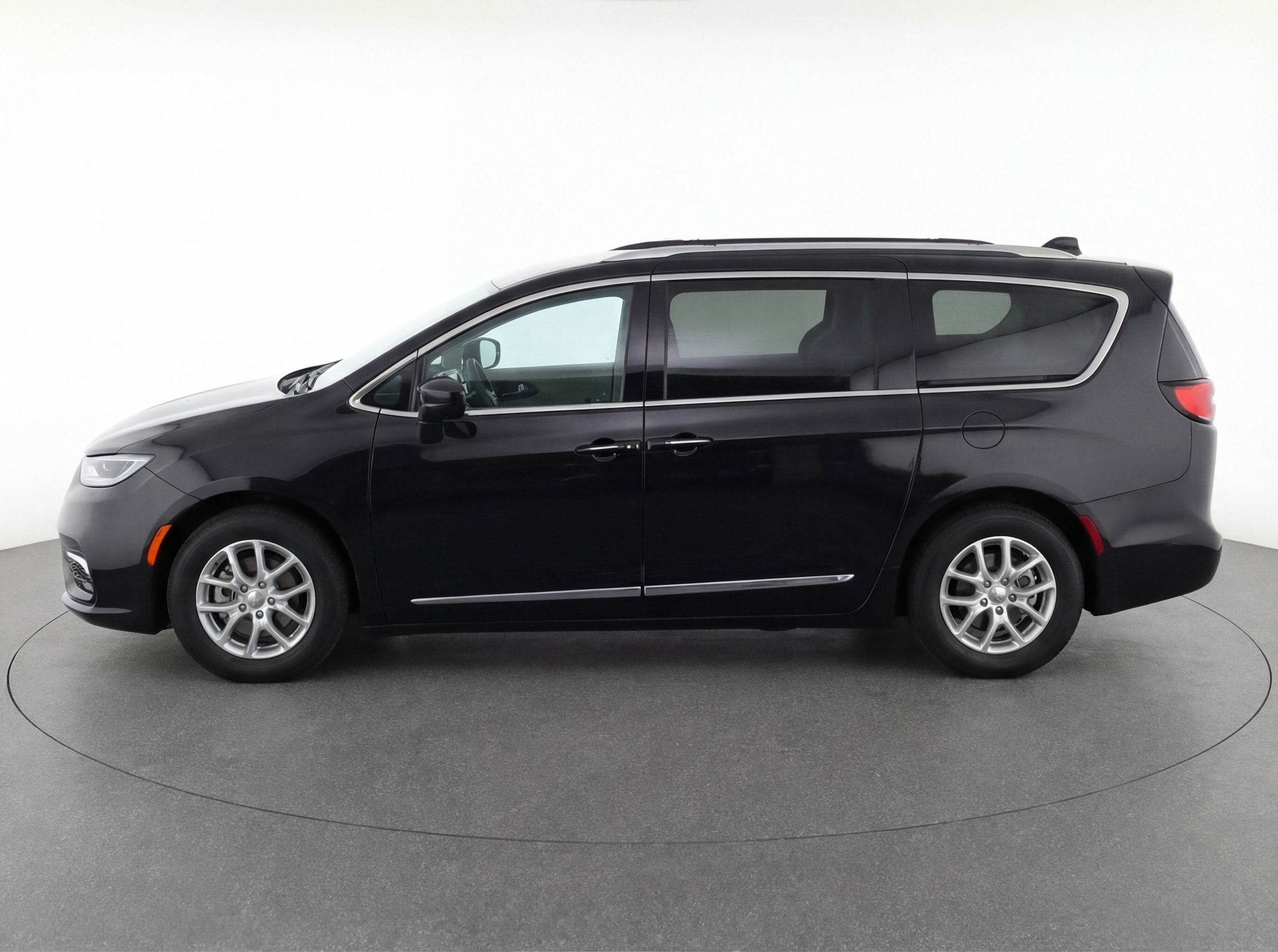 Thumbnail: 2024 Chrysler Pacifica - 5