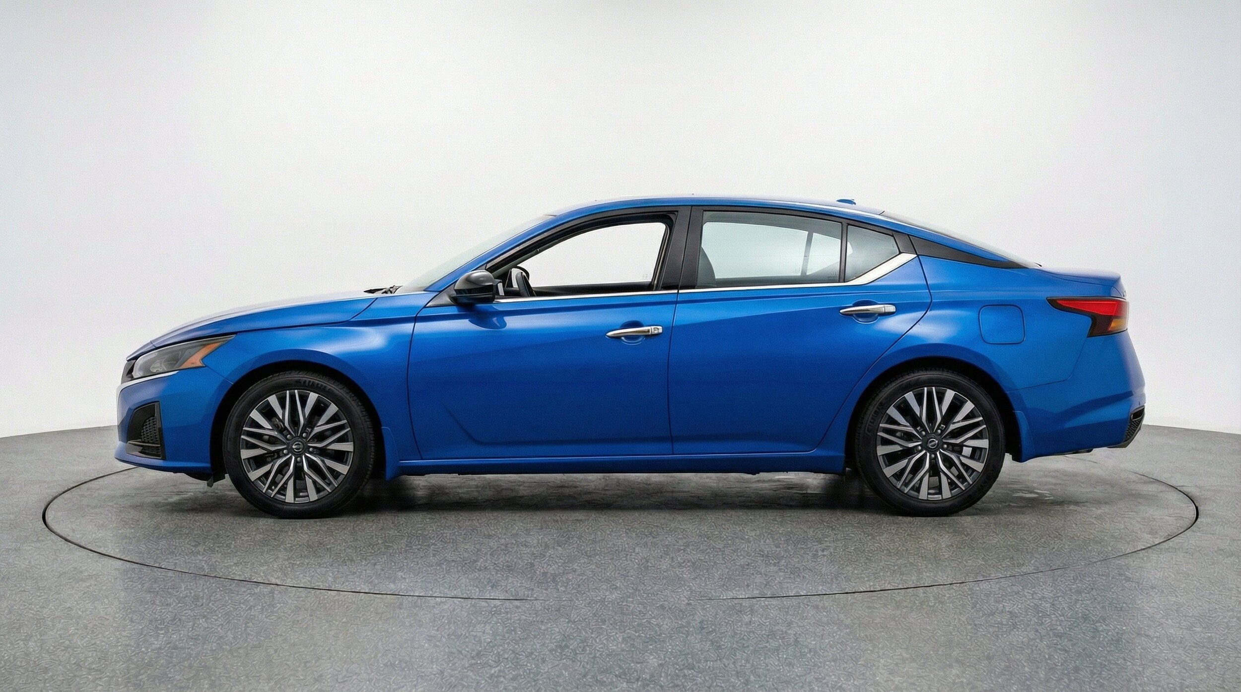Thumbnail: 2025 Nissan Altima - 5