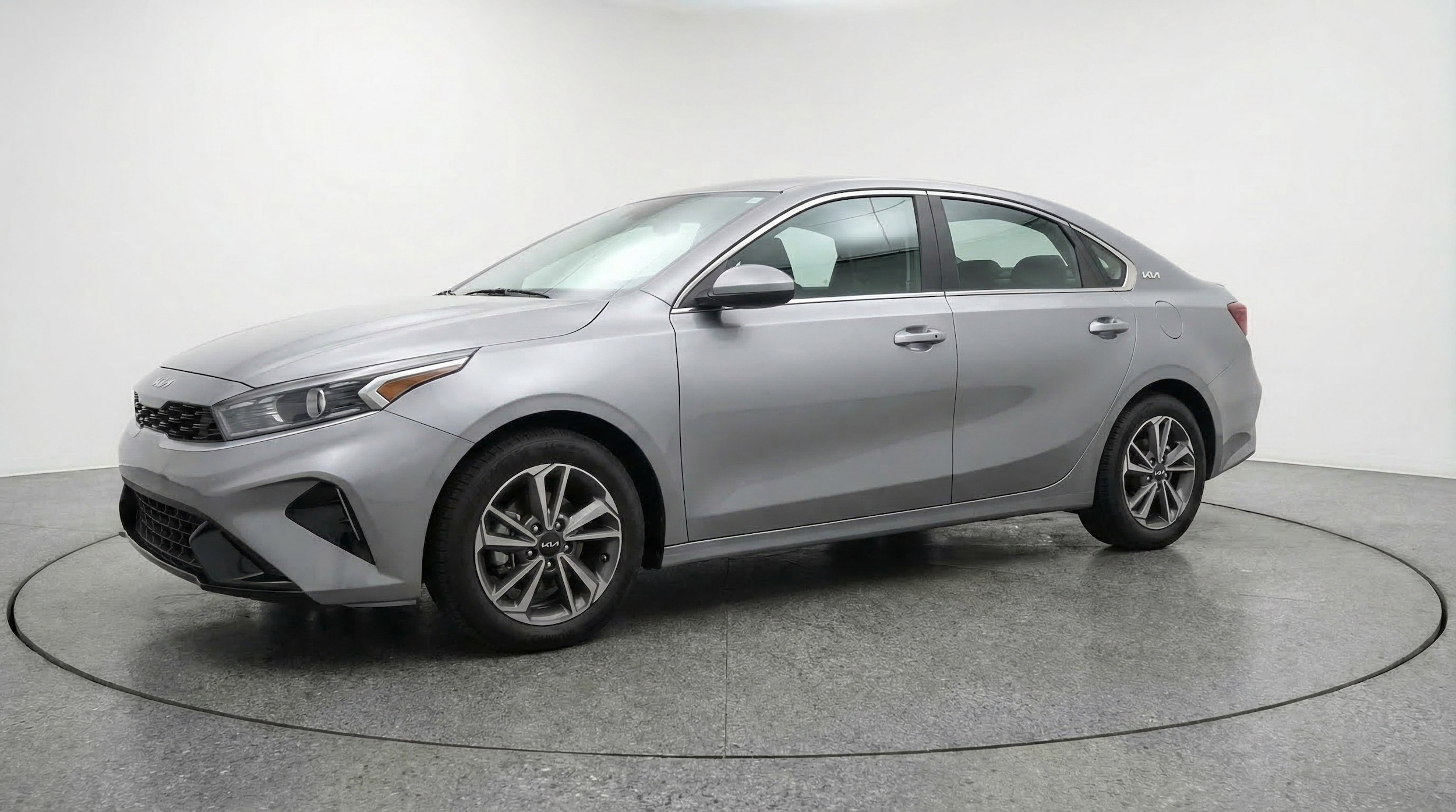 Thumbnail: 2024 Kia Forte - 3