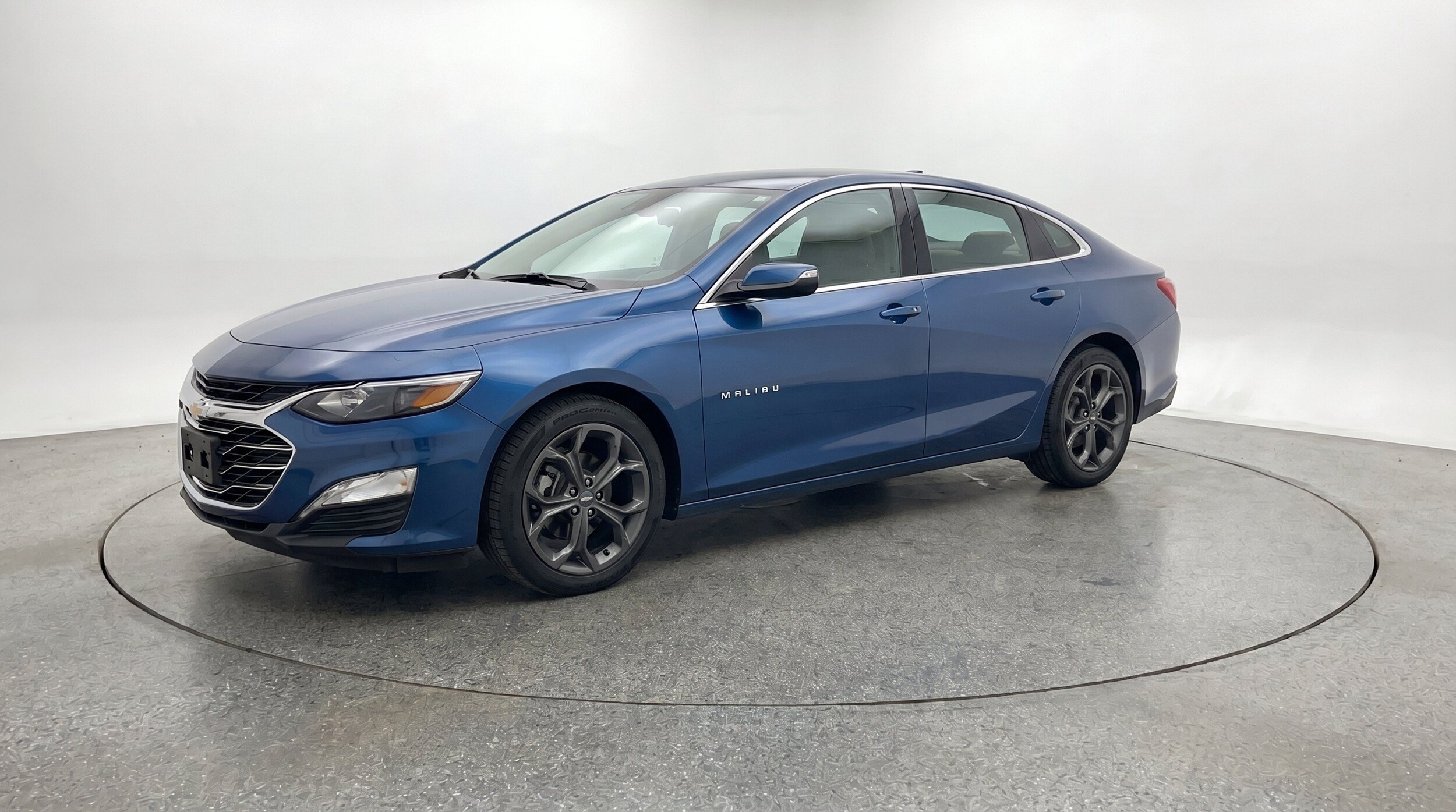 Thumbnail: 2024 Chevrolet Malibu - 3