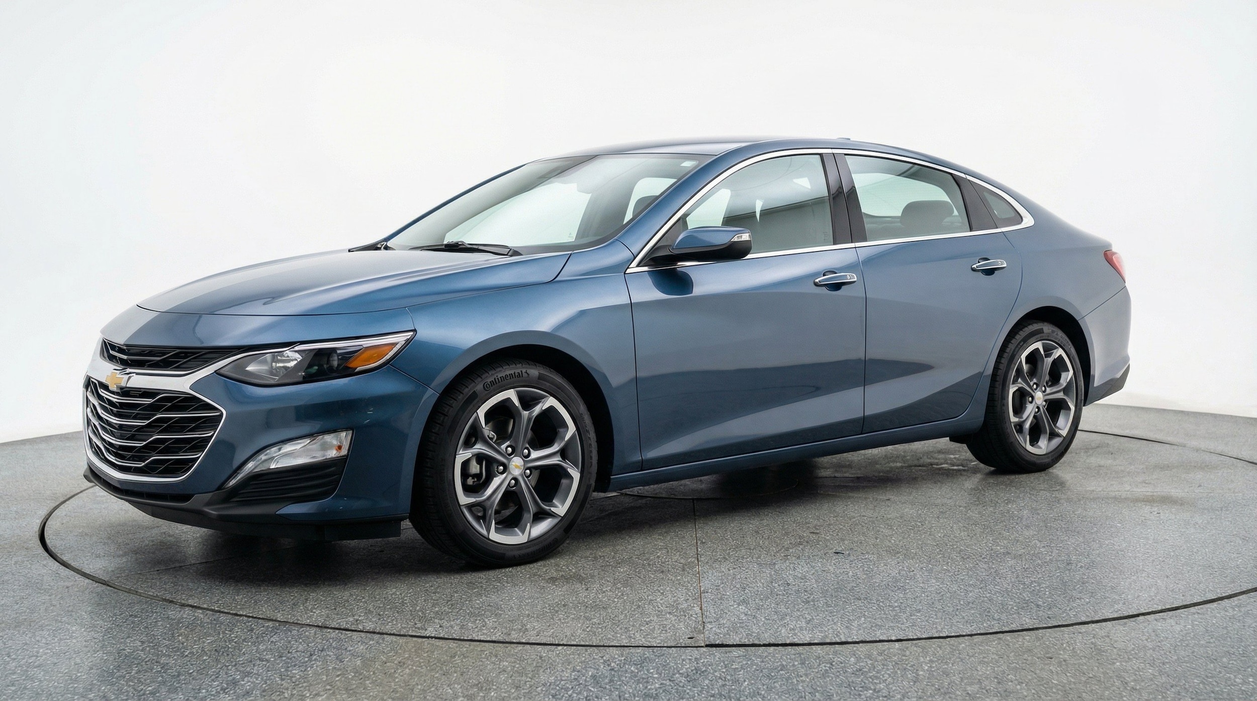 Thumbnail: 2024 Chevrolet Malibu - 3