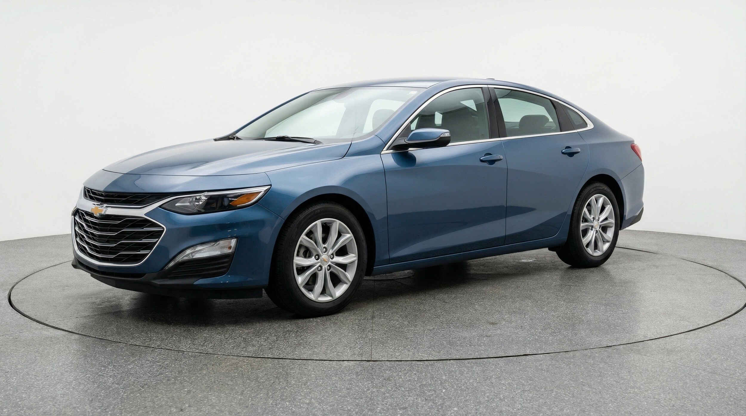 Thumbnail: 2024 Chevrolet Malibu - 3