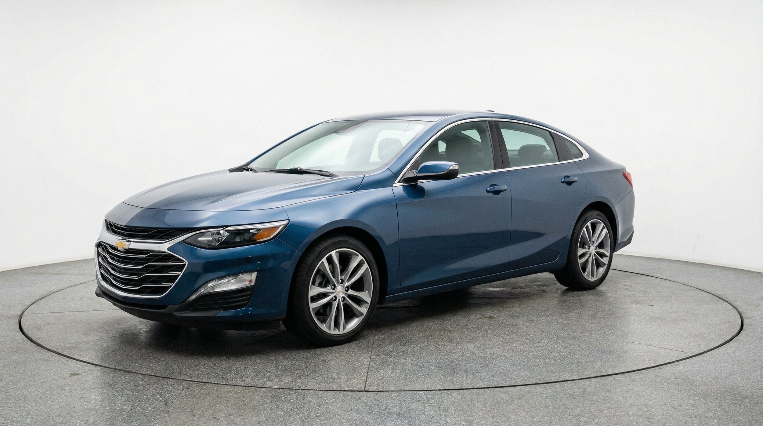 Thumbnail: 2024 Chevrolet Malibu - 3