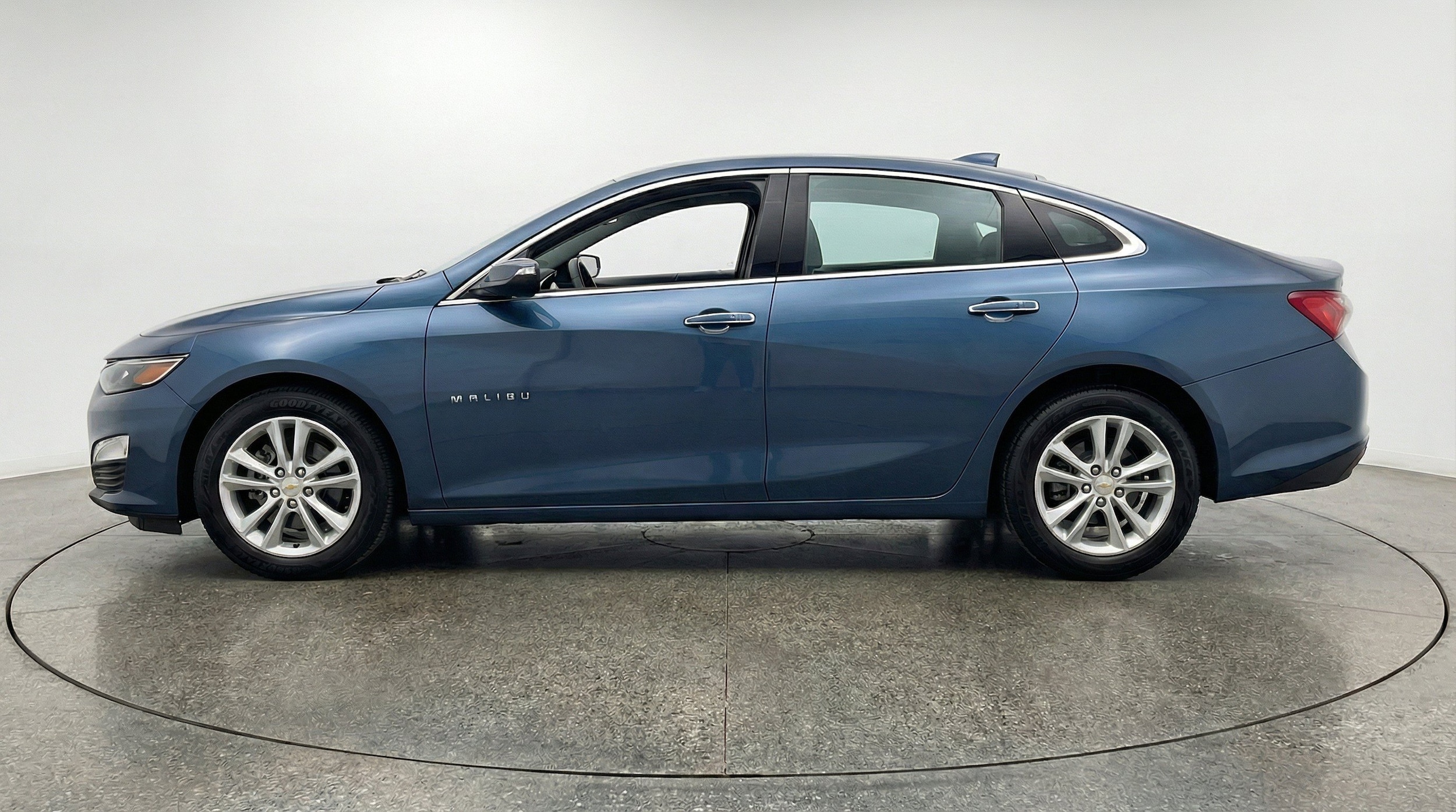 Thumbnail: 2024 Chevrolet Malibu - 5