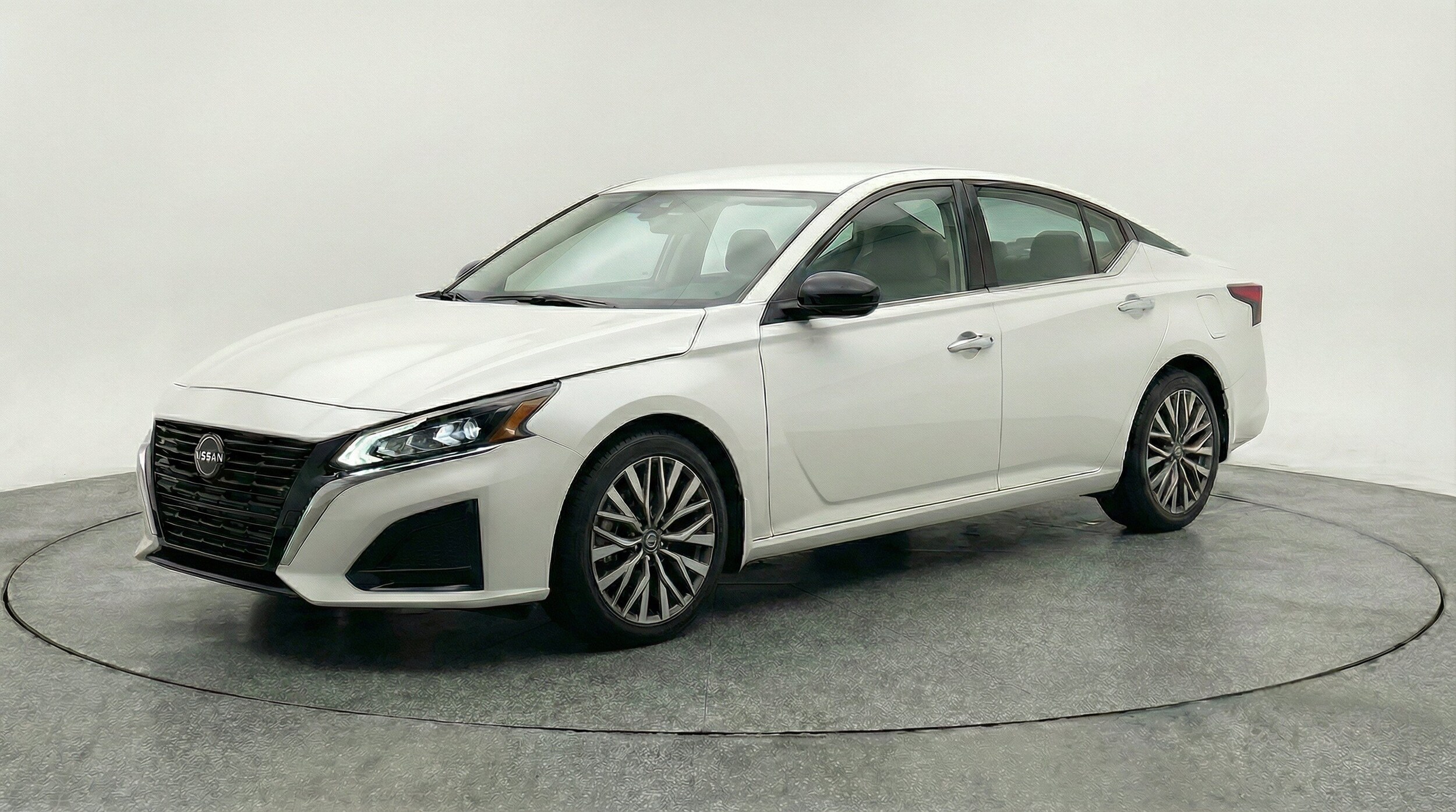 Thumbnail: 2025 Nissan Altima - 3