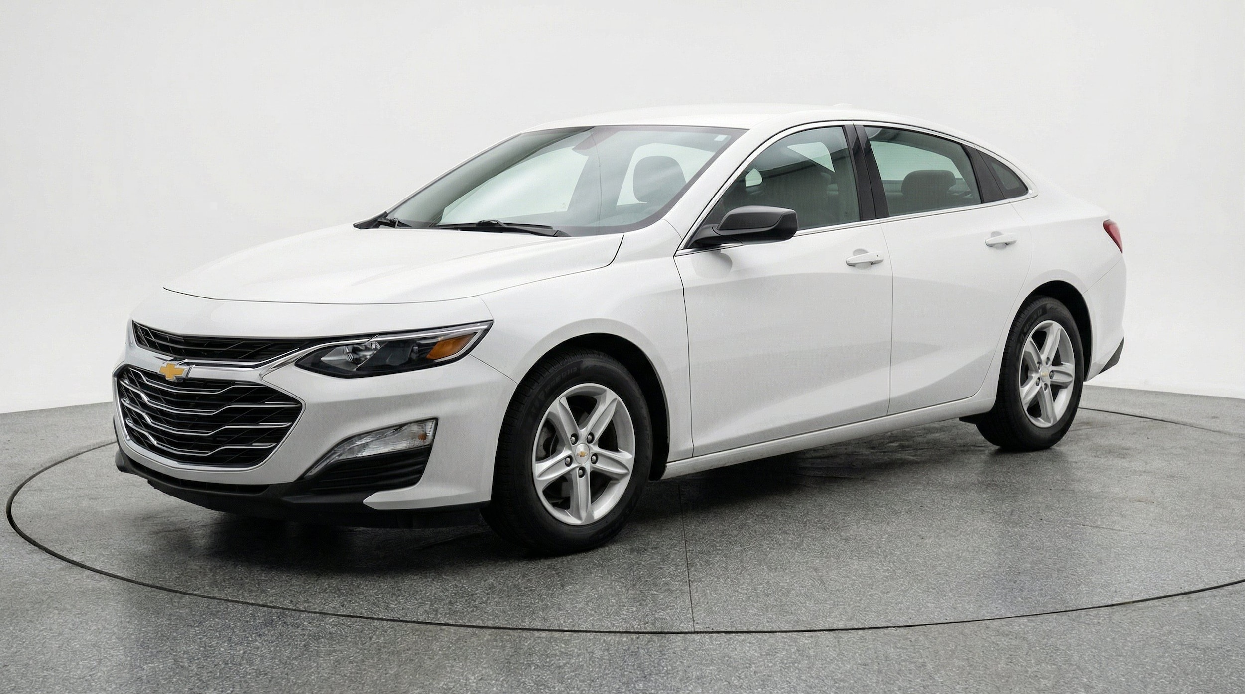 Thumbnail: 2024 Chevrolet Malibu - 3