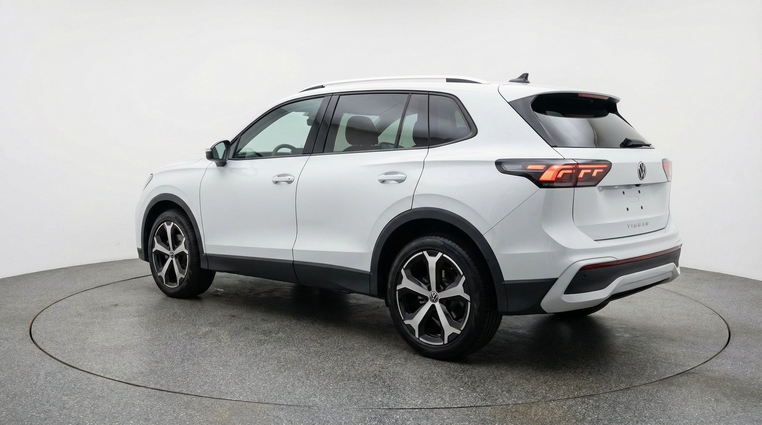 Thumbnail: 2026 Volkswagen Tiguan - 6