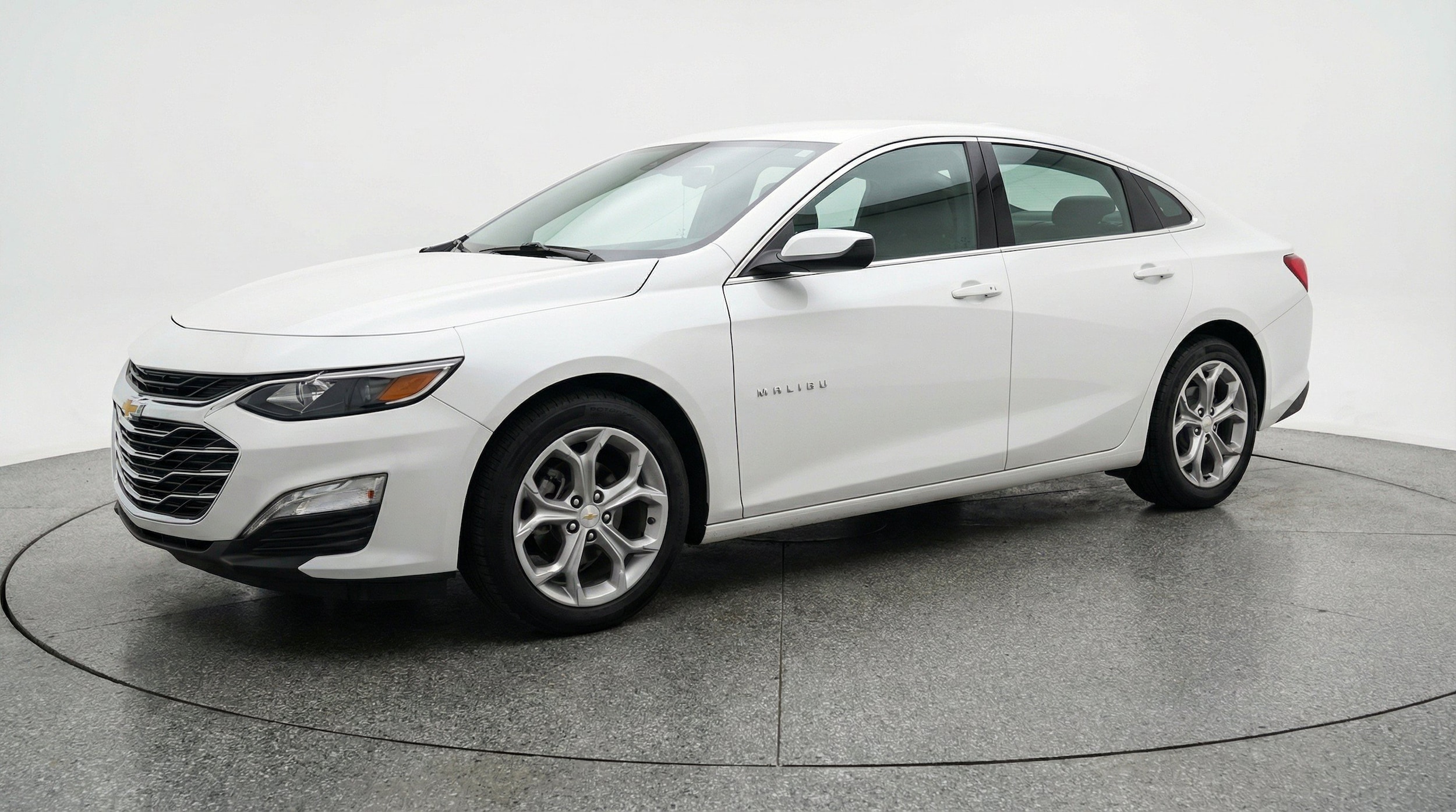 Thumbnail: 2024 Chevrolet Malibu - 3