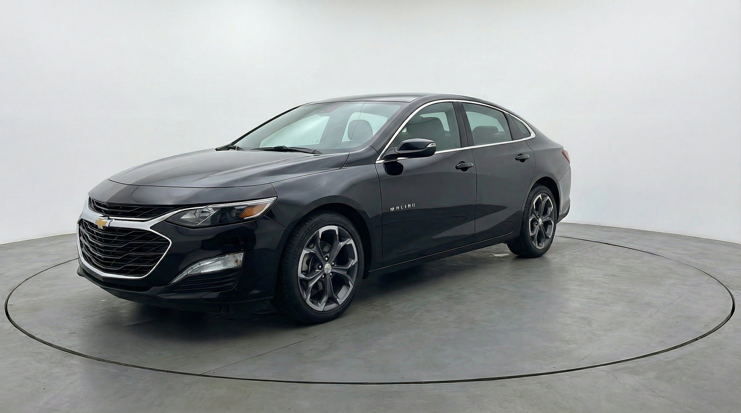 Thumbnail: 2024 Chevrolet Malibu - 3
