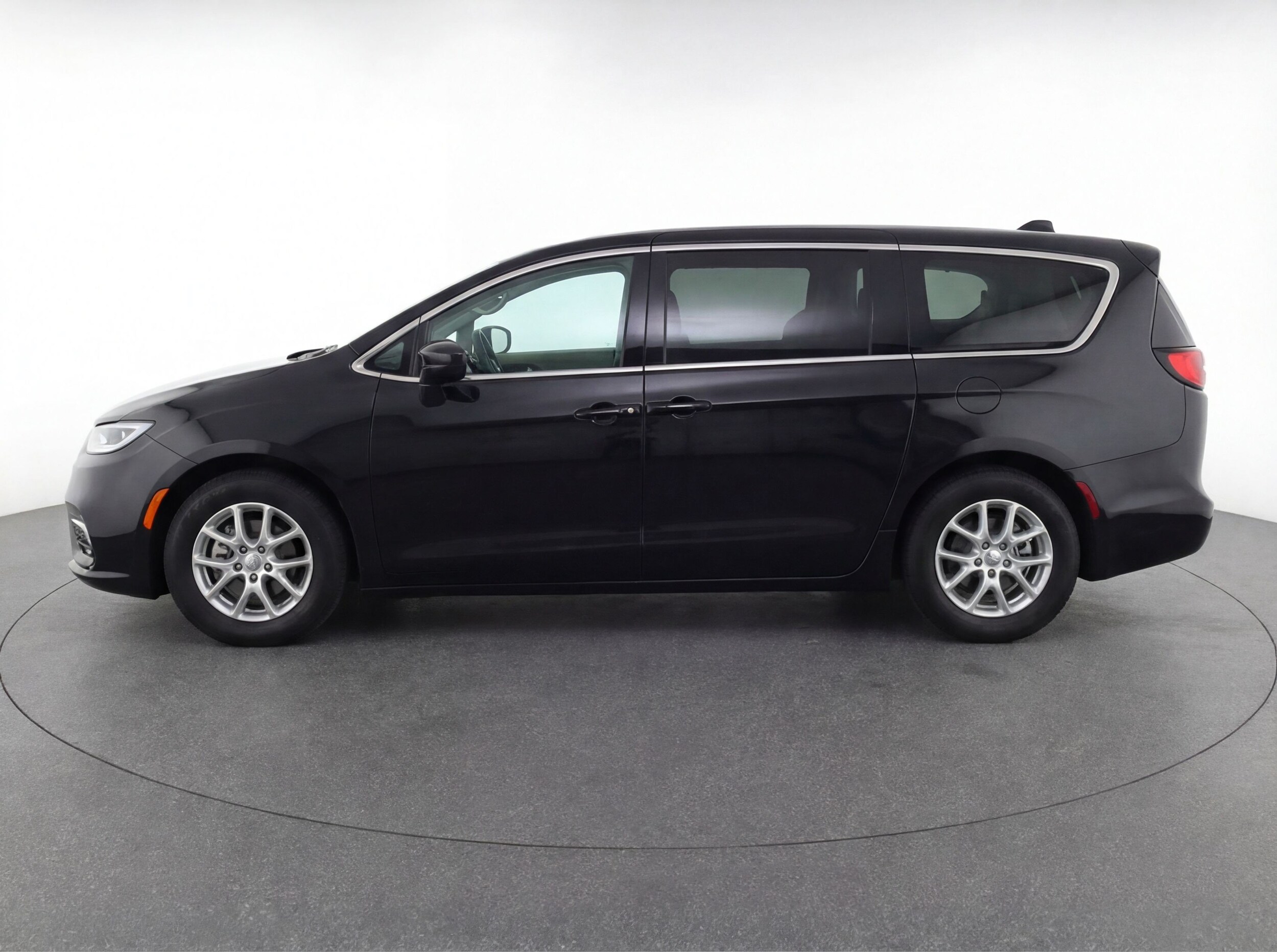 Thumbnail: 2024 Chrysler Pacifica - 5
