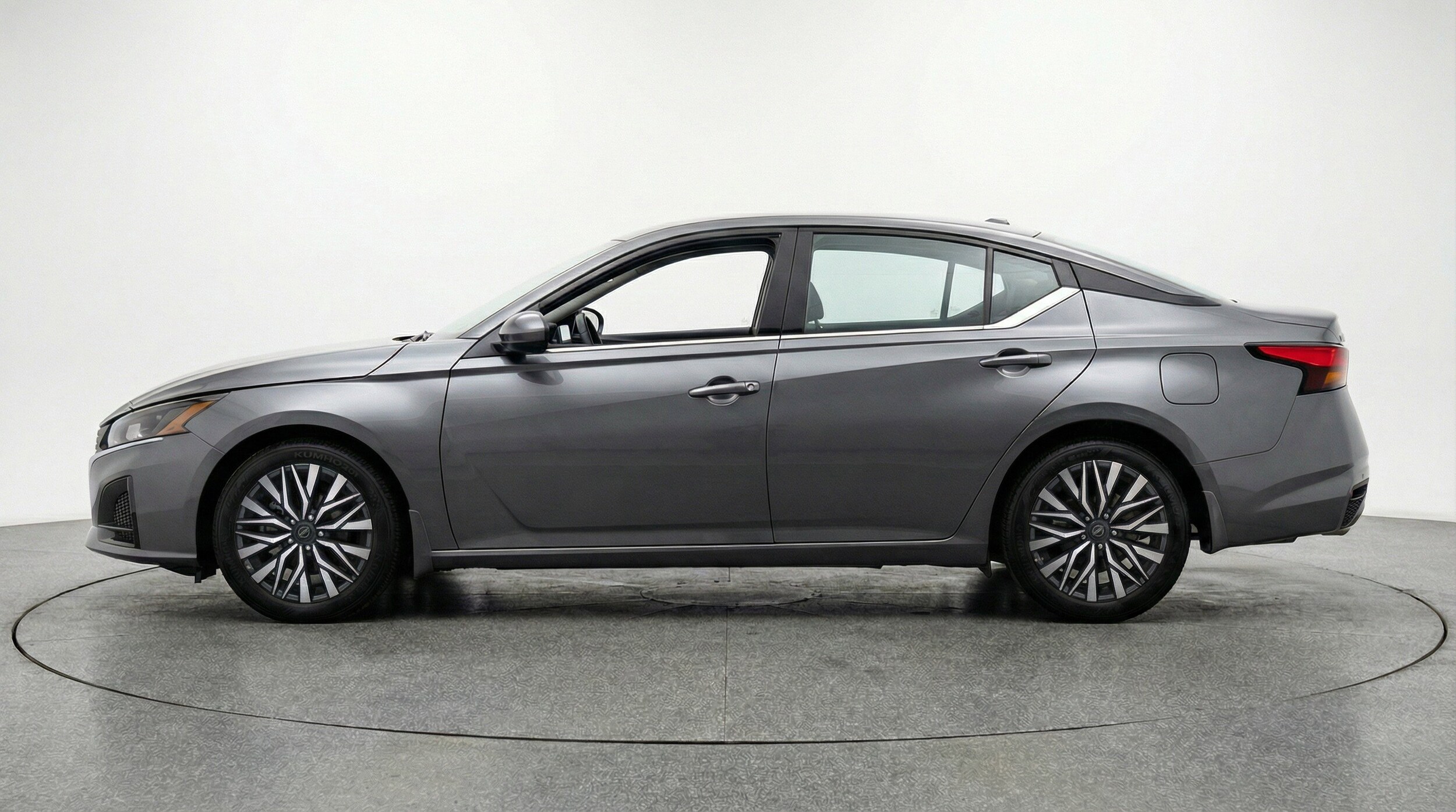 Thumbnail: 2025 Nissan Altima - 5