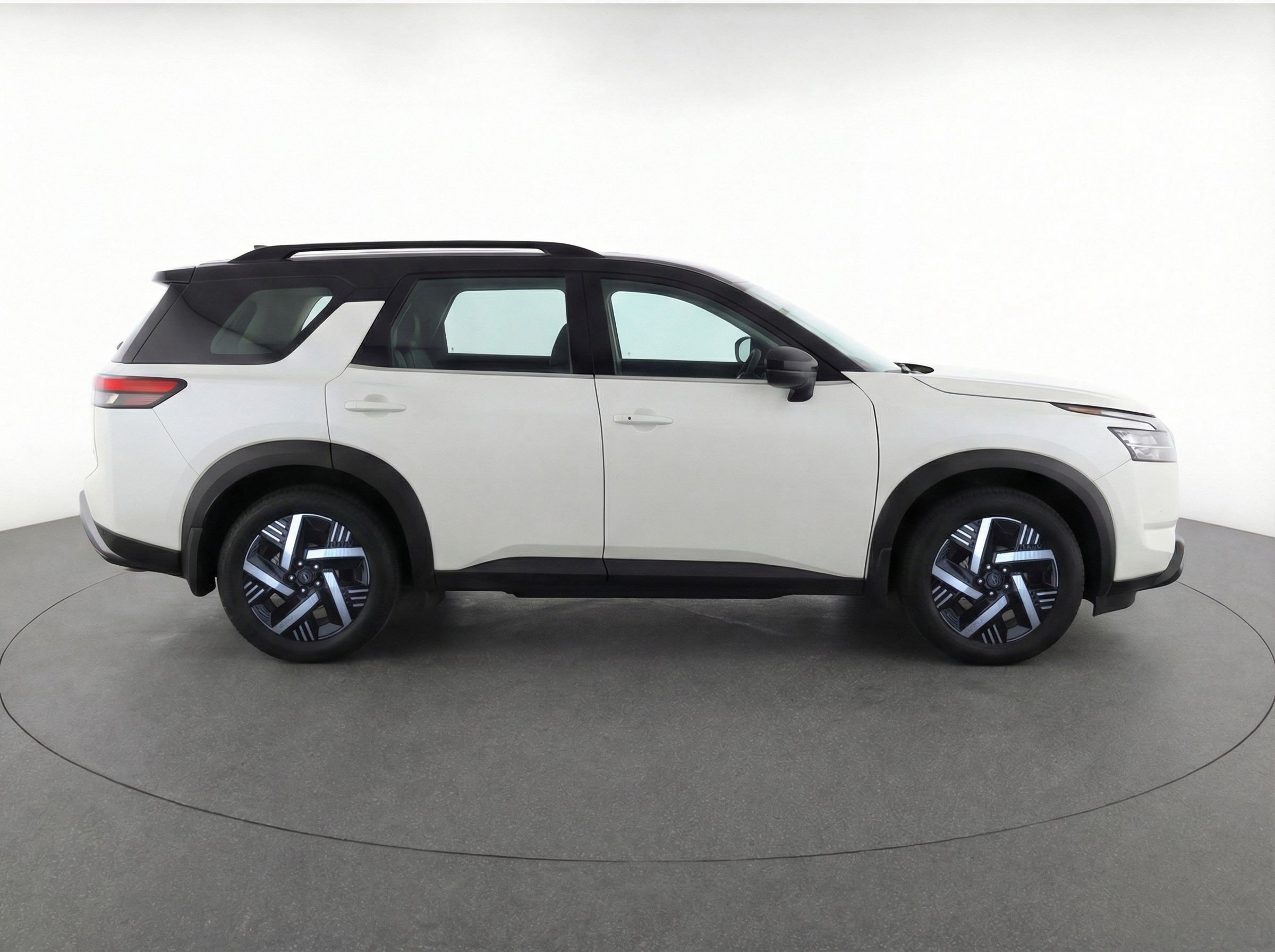 Thumbnail: 2025 Nissan Kicks - 11