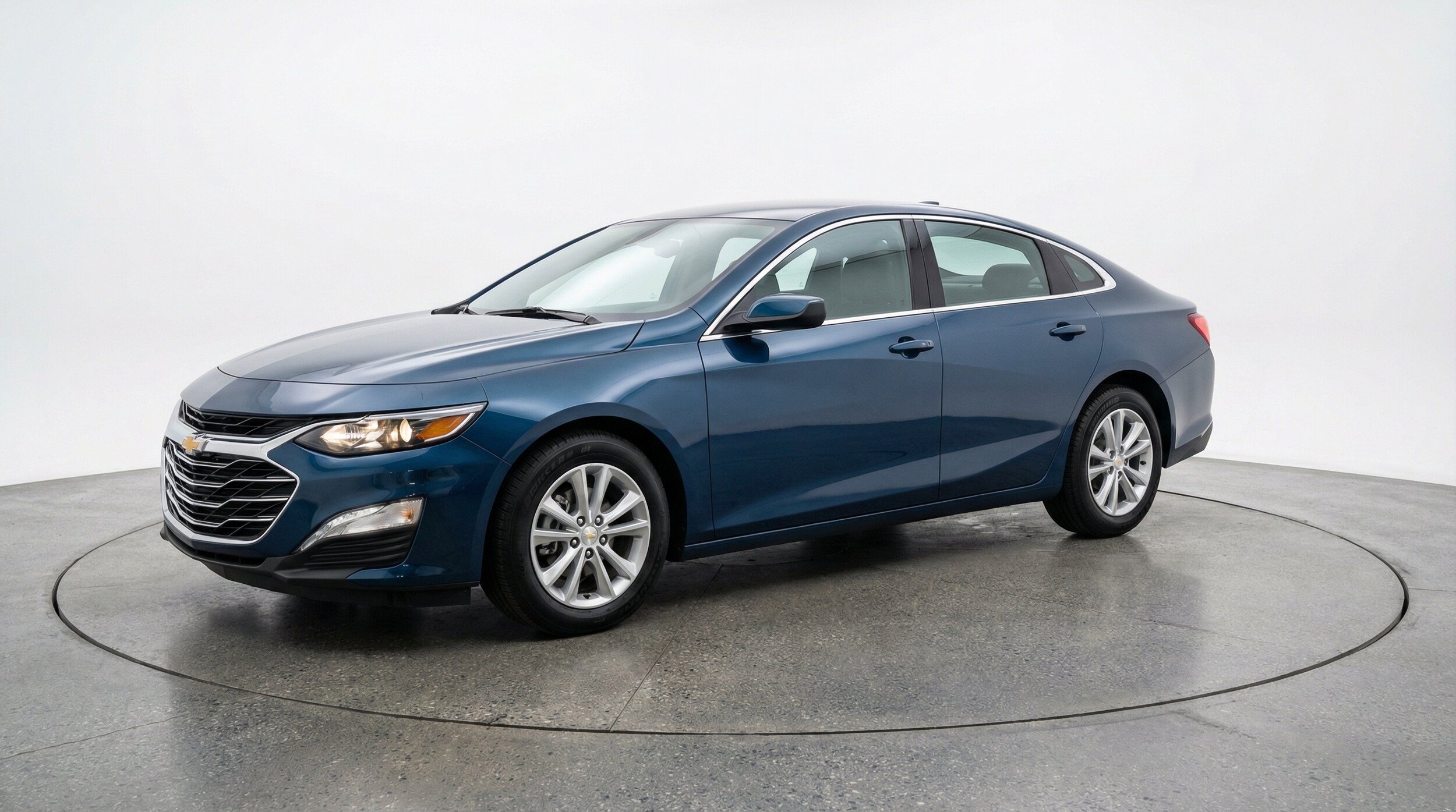 Thumbnail: 2024 Chevrolet Malibu - 3