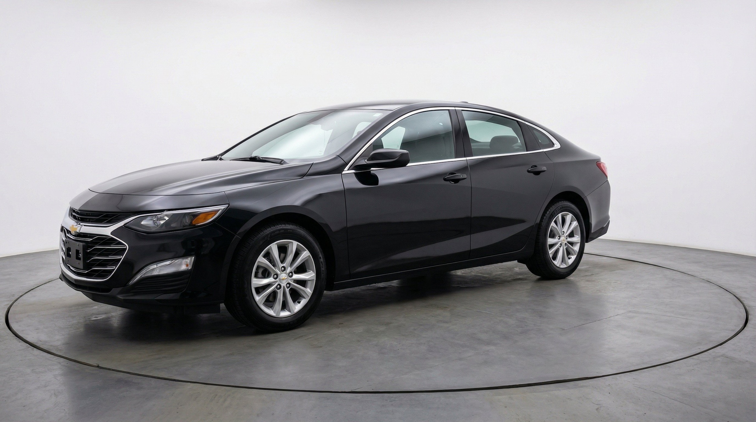Thumbnail: 2024 Chevrolet Malibu - 3