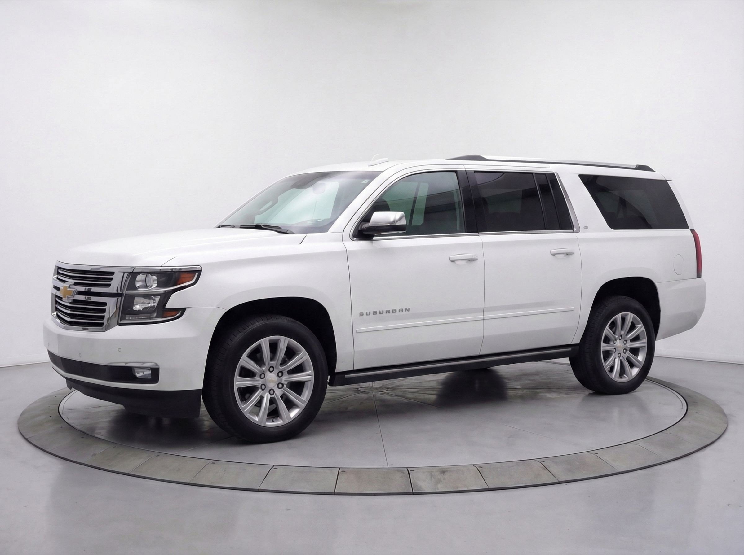 Thumbnail: 2023 Chevrolet Suburban - 3