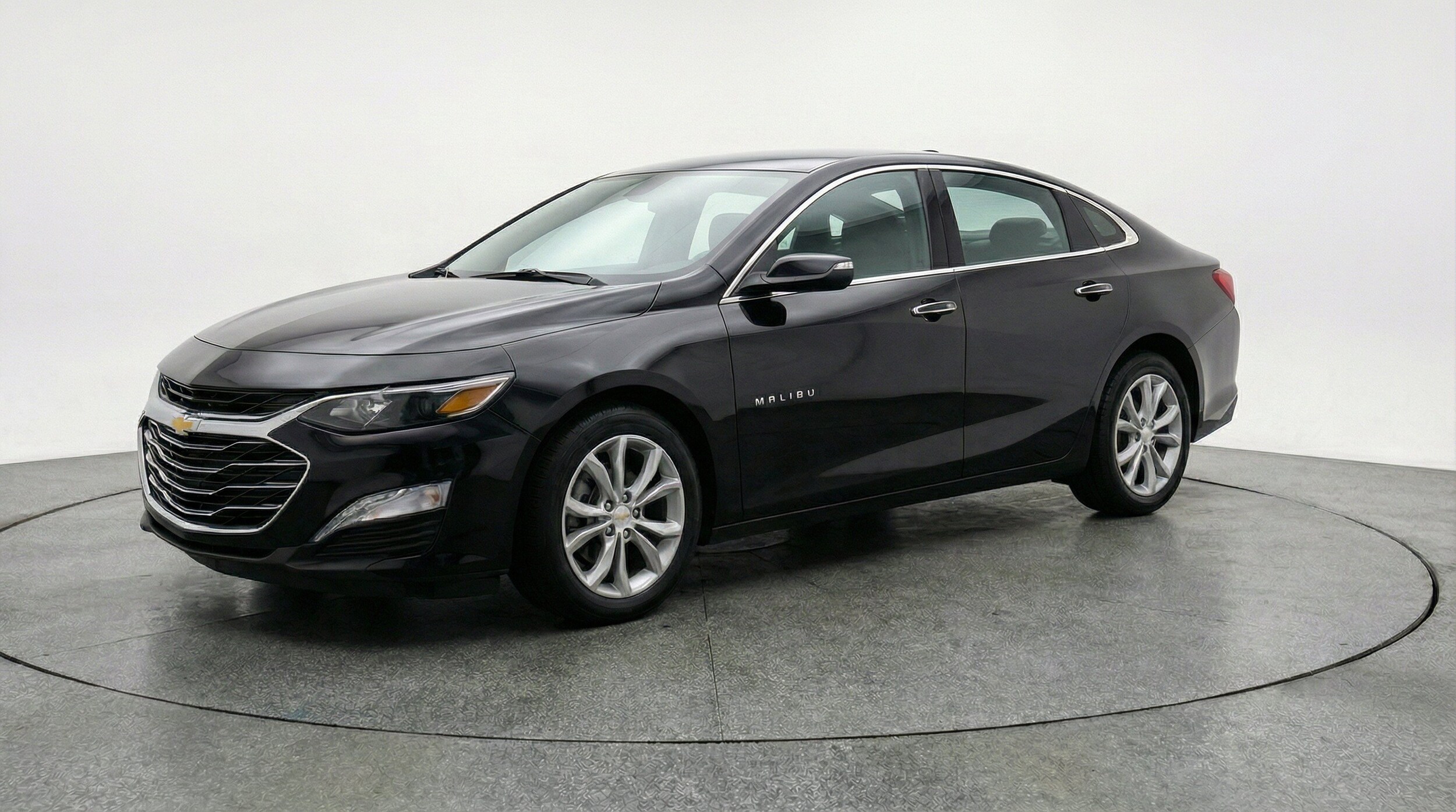 Thumbnail: 2024 Chevrolet Malibu - 3