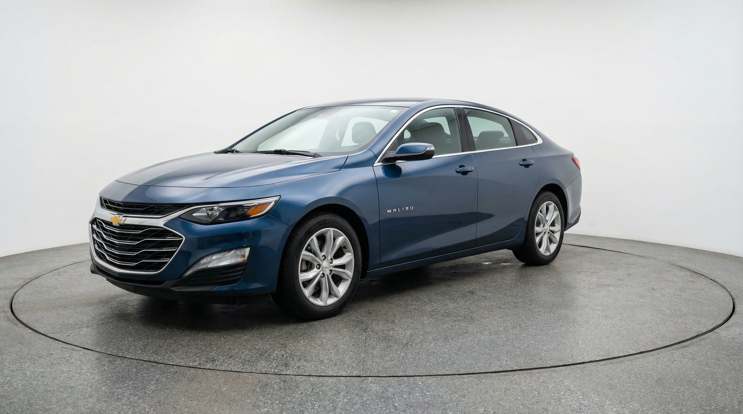 Thumbnail: 2024 Chevrolet Malibu - 3