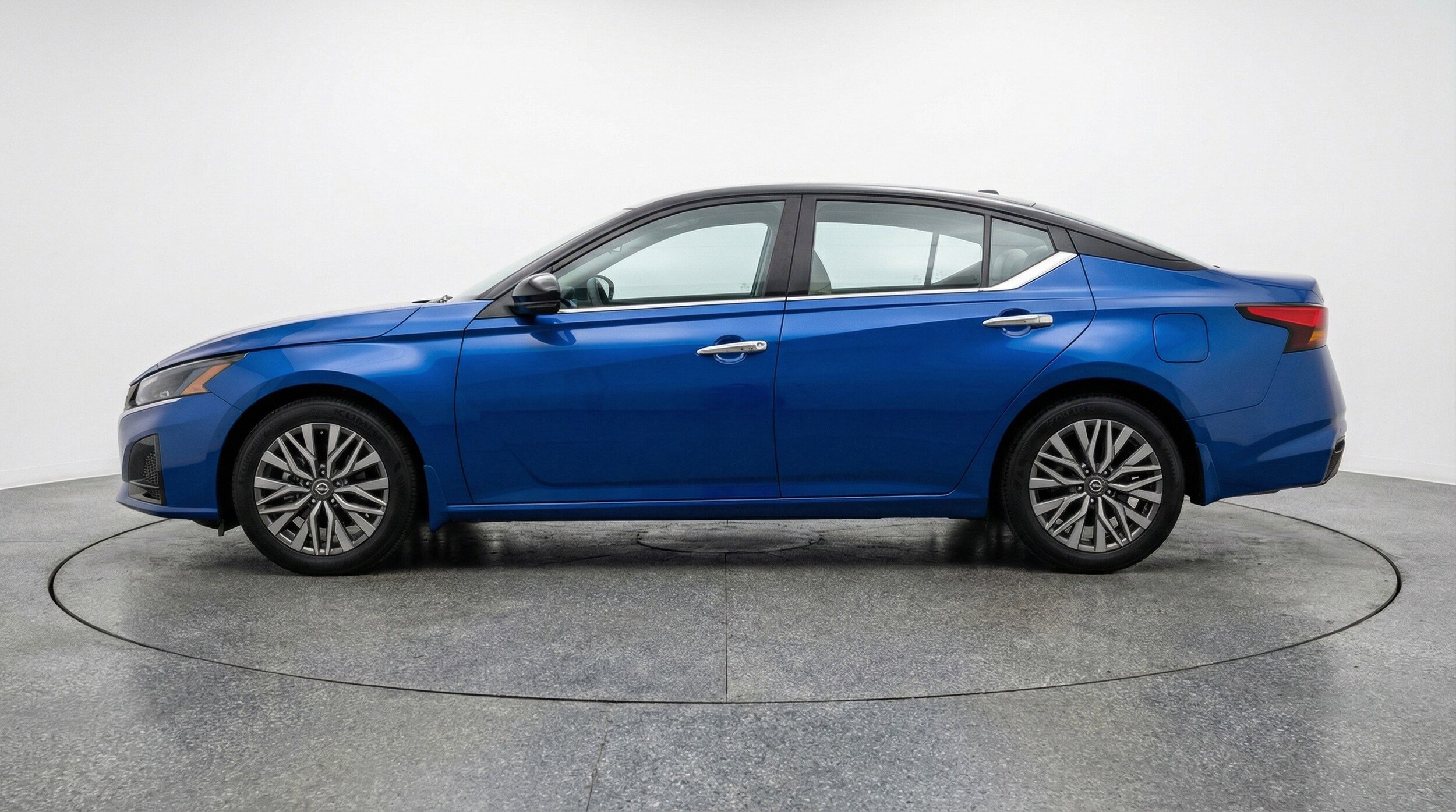 Thumbnail: 2025 Nissan Altima - 5