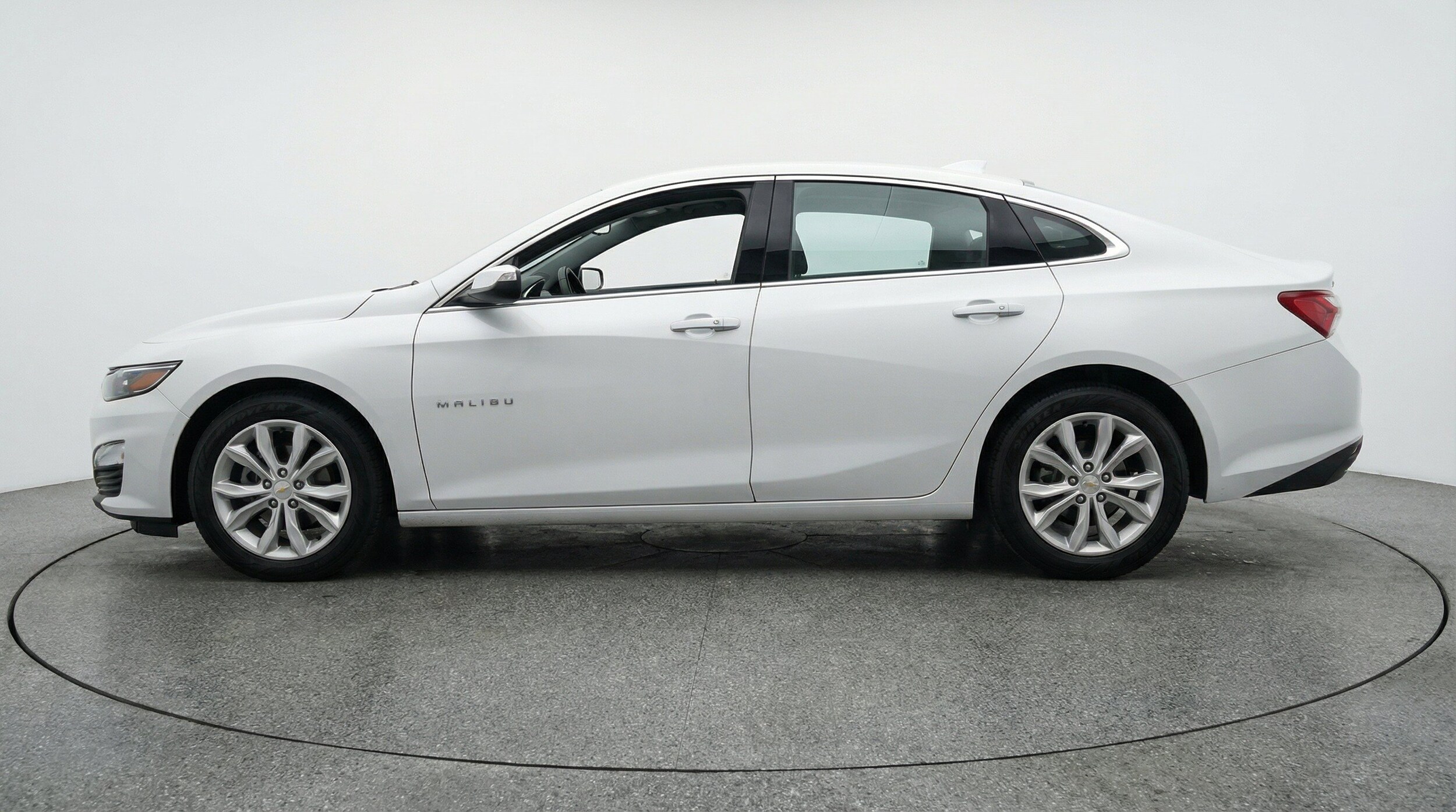 Thumbnail: 2024 Chevrolet Malibu - 5