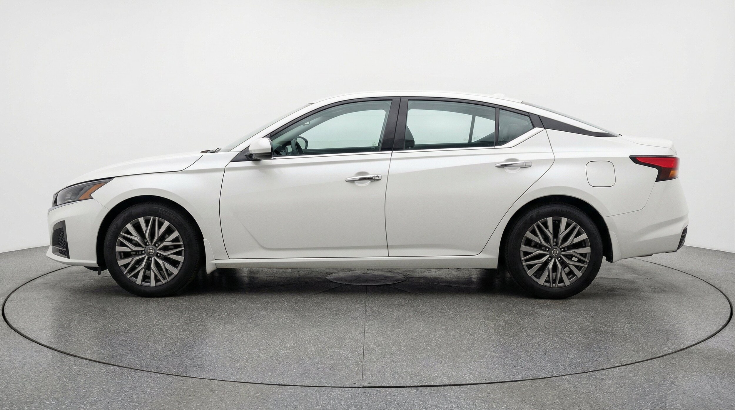 Thumbnail: 2025 Nissan Altima - 5