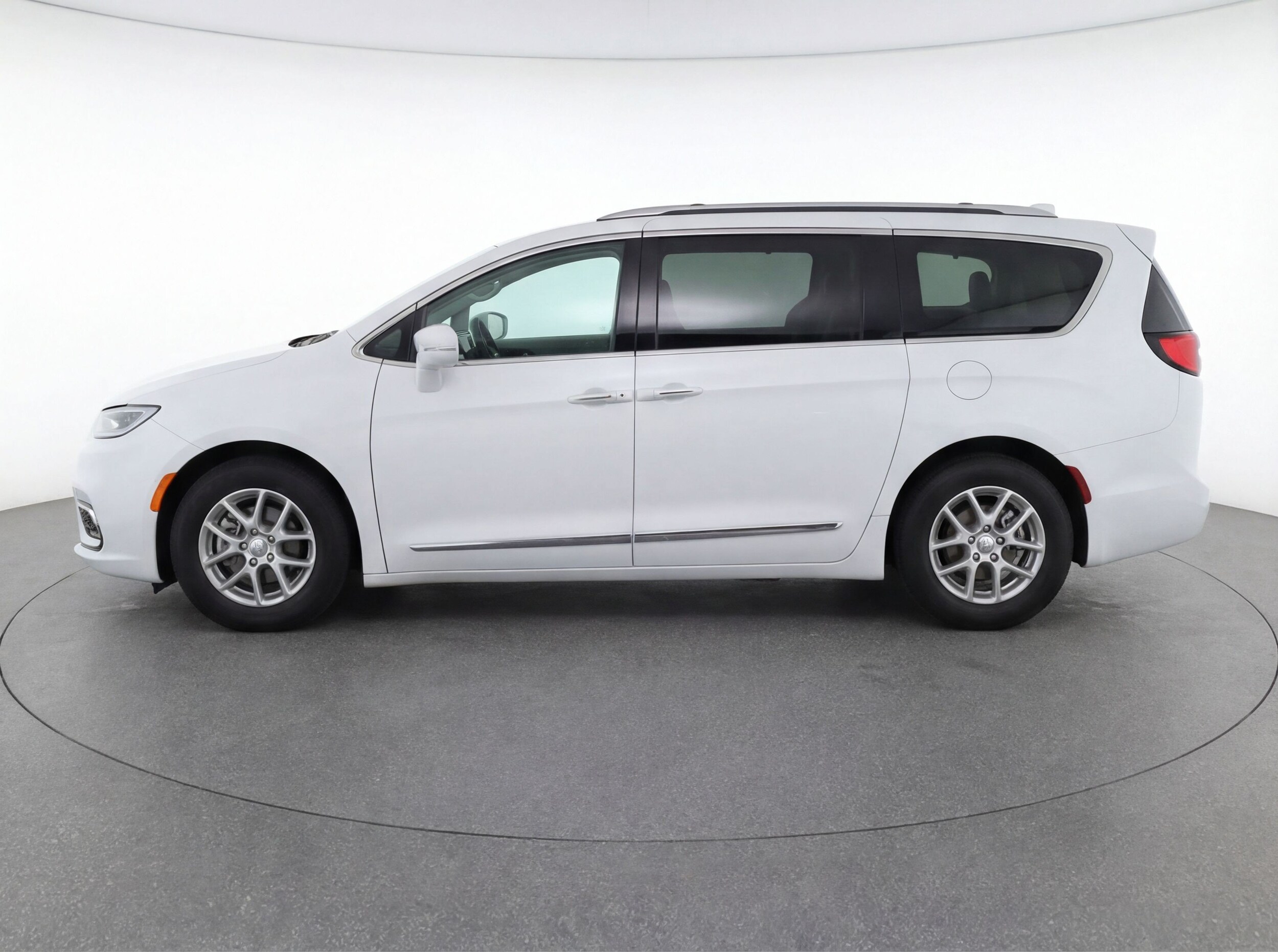 Thumbnail: 2024 Chrysler Pacifica - 5