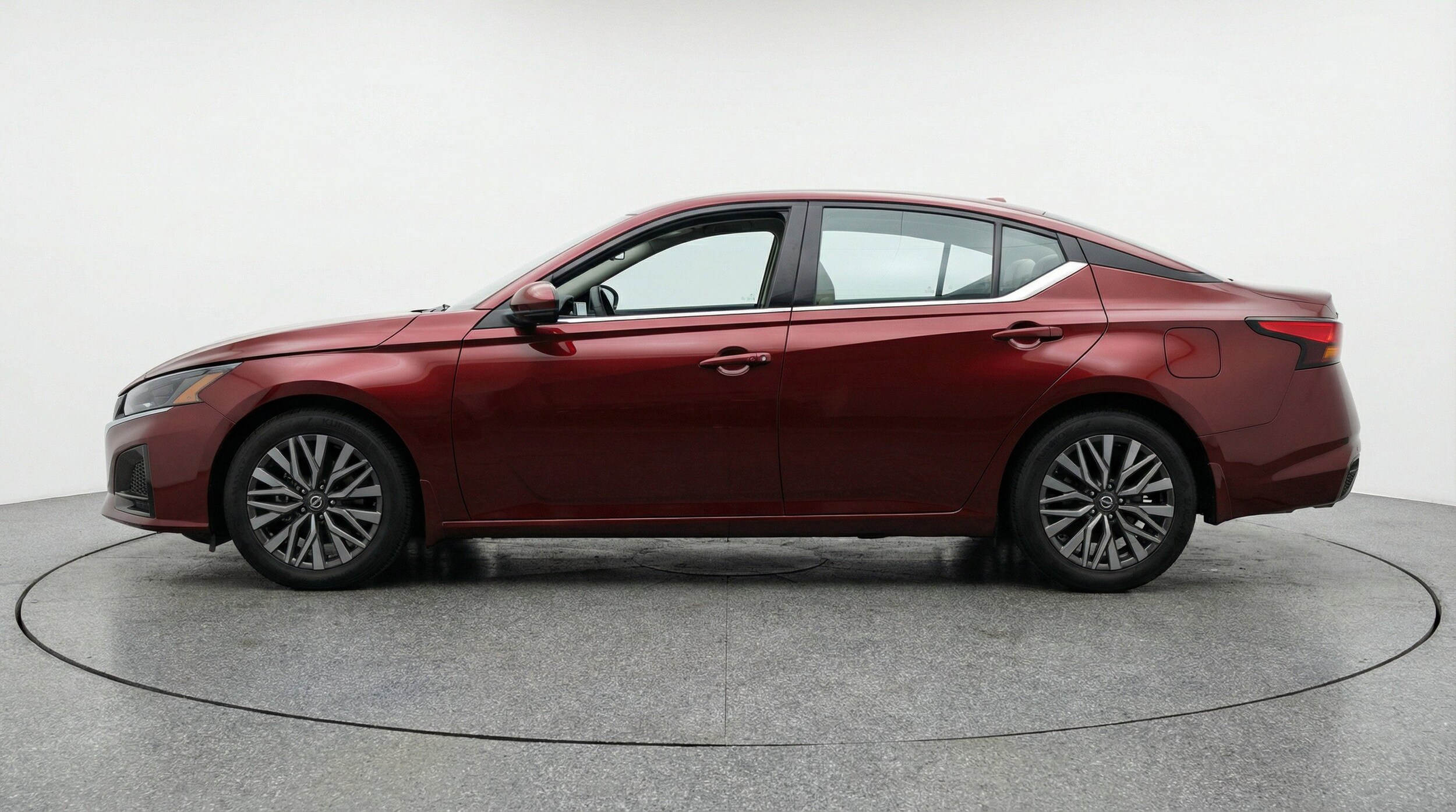 Thumbnail: 2025 Nissan Altima - 5