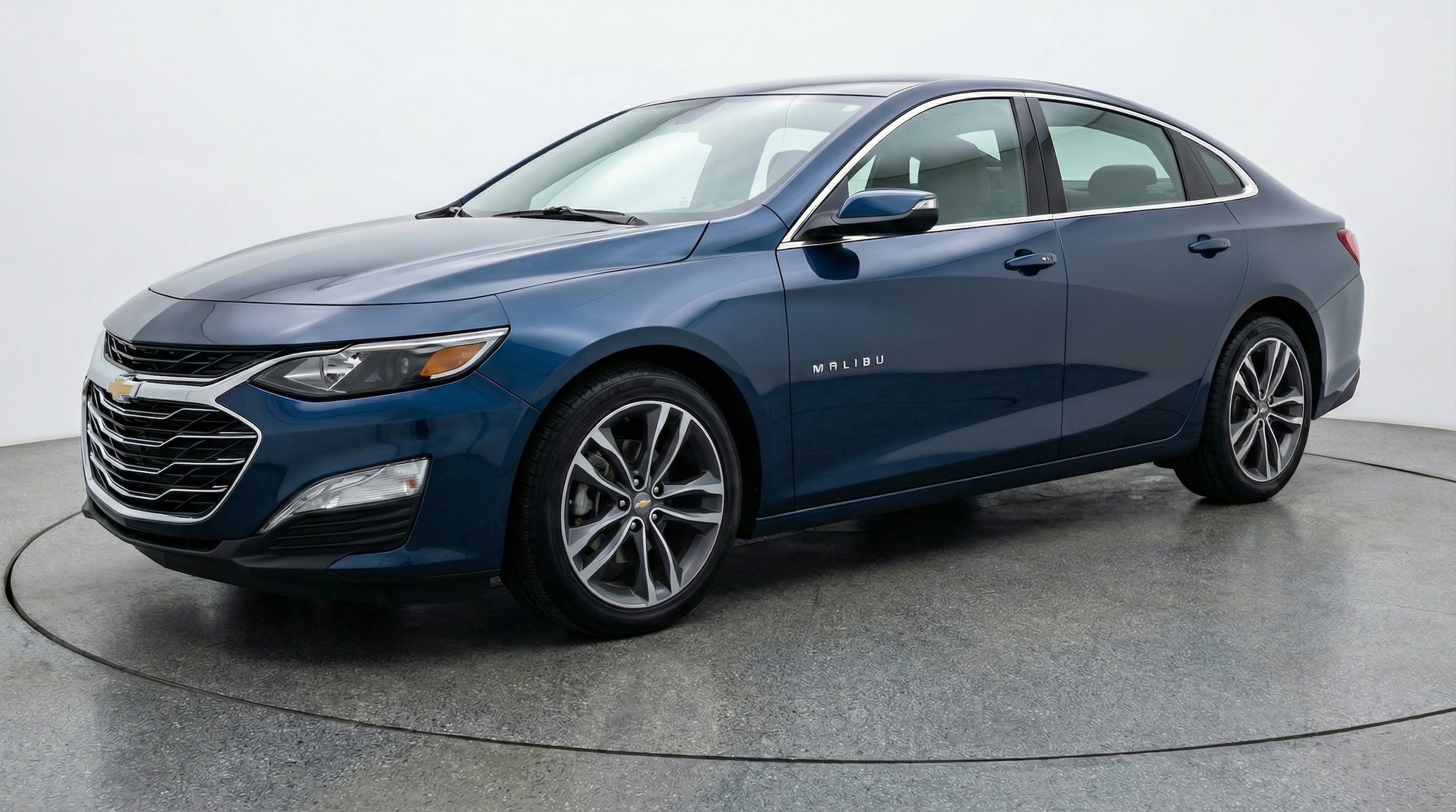 Thumbnail: 2024 Chevrolet Malibu - 3
