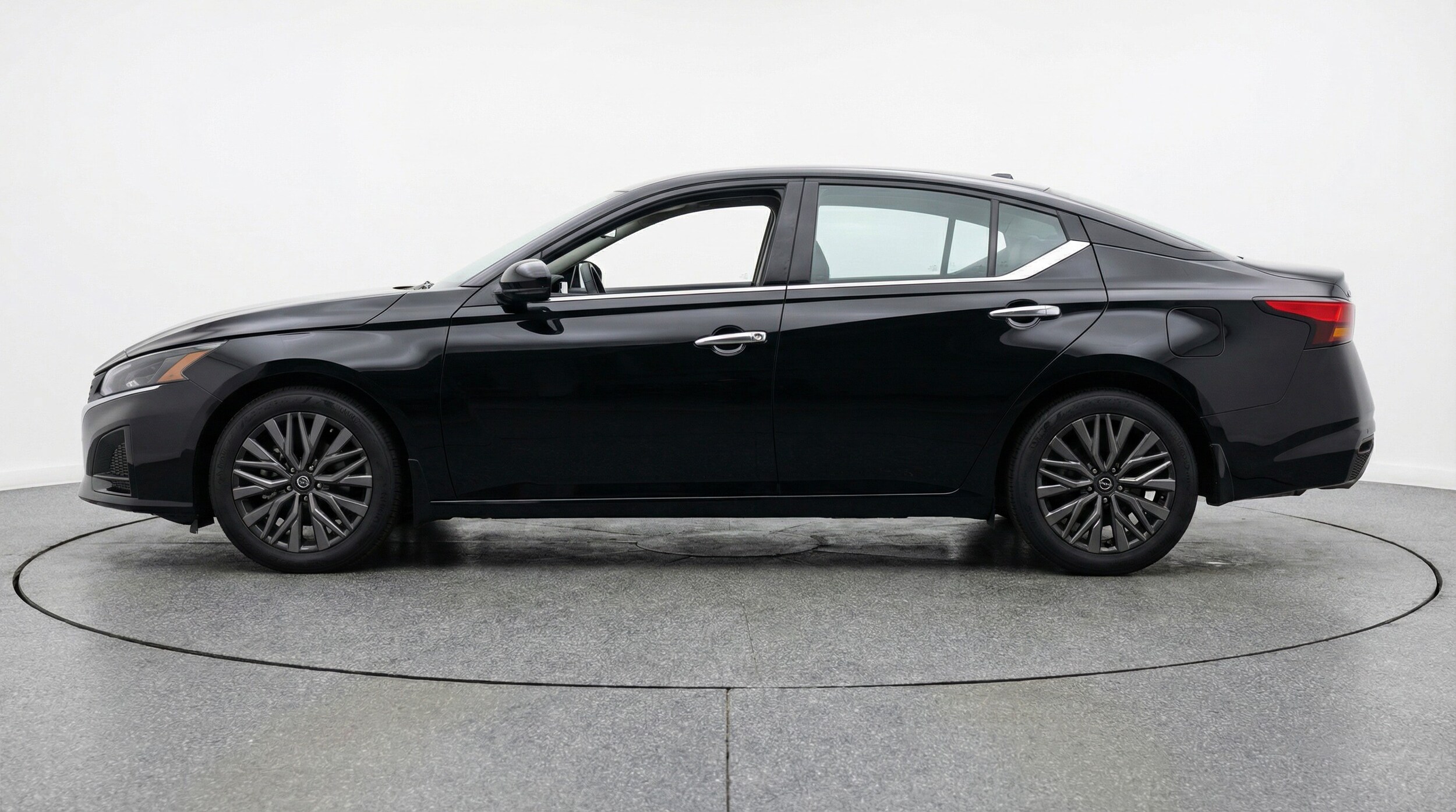 Thumbnail: 2025 Nissan Altima - 4