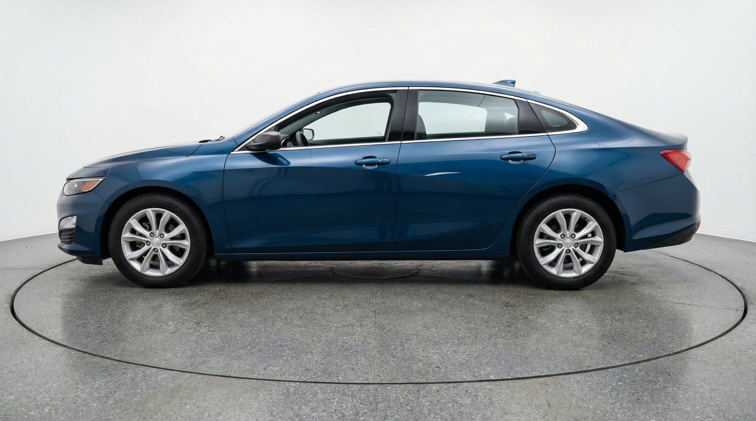 Thumbnail: 2024 Chevrolet Malibu - 5