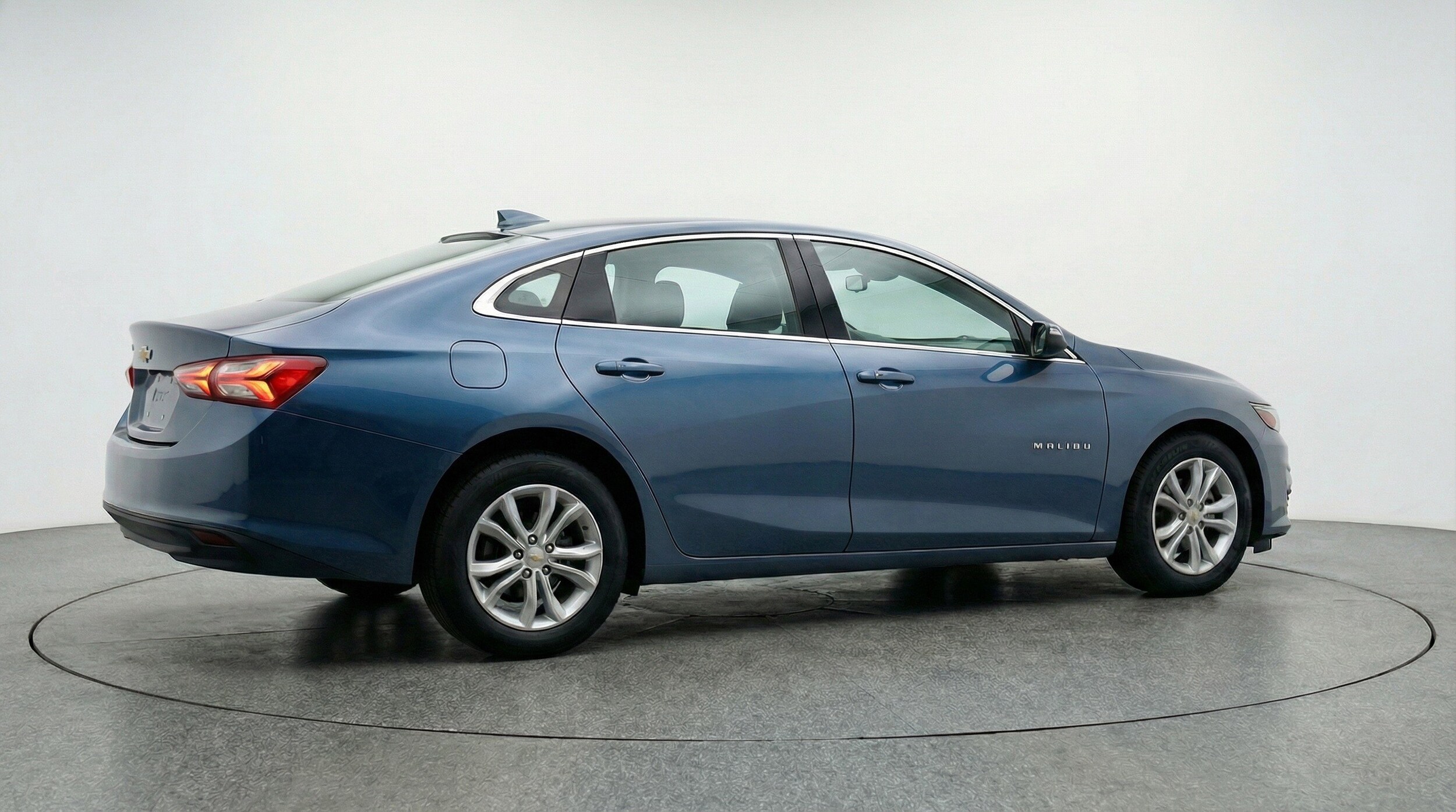 Thumbnail: 2024 Chevrolet Malibu - 9