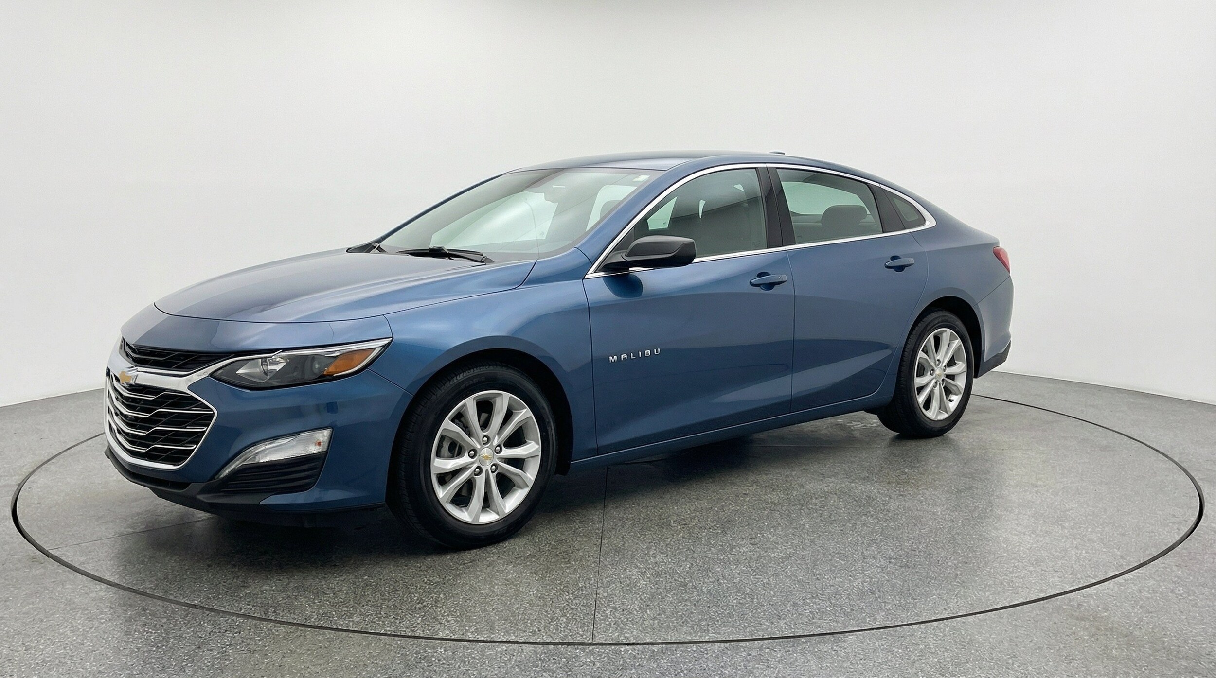 Thumbnail: 2024 Chevrolet Malibu - 3