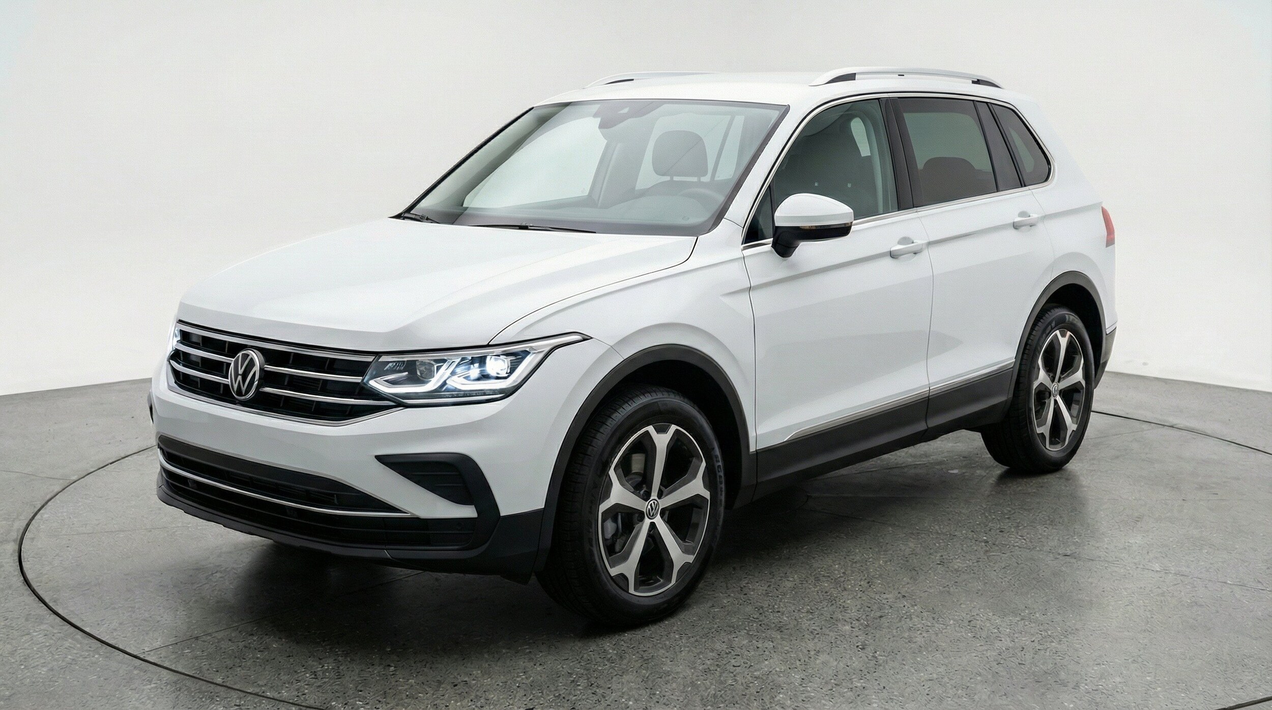 Thumbnail: 2026 Volkswagen Tiguan - 3