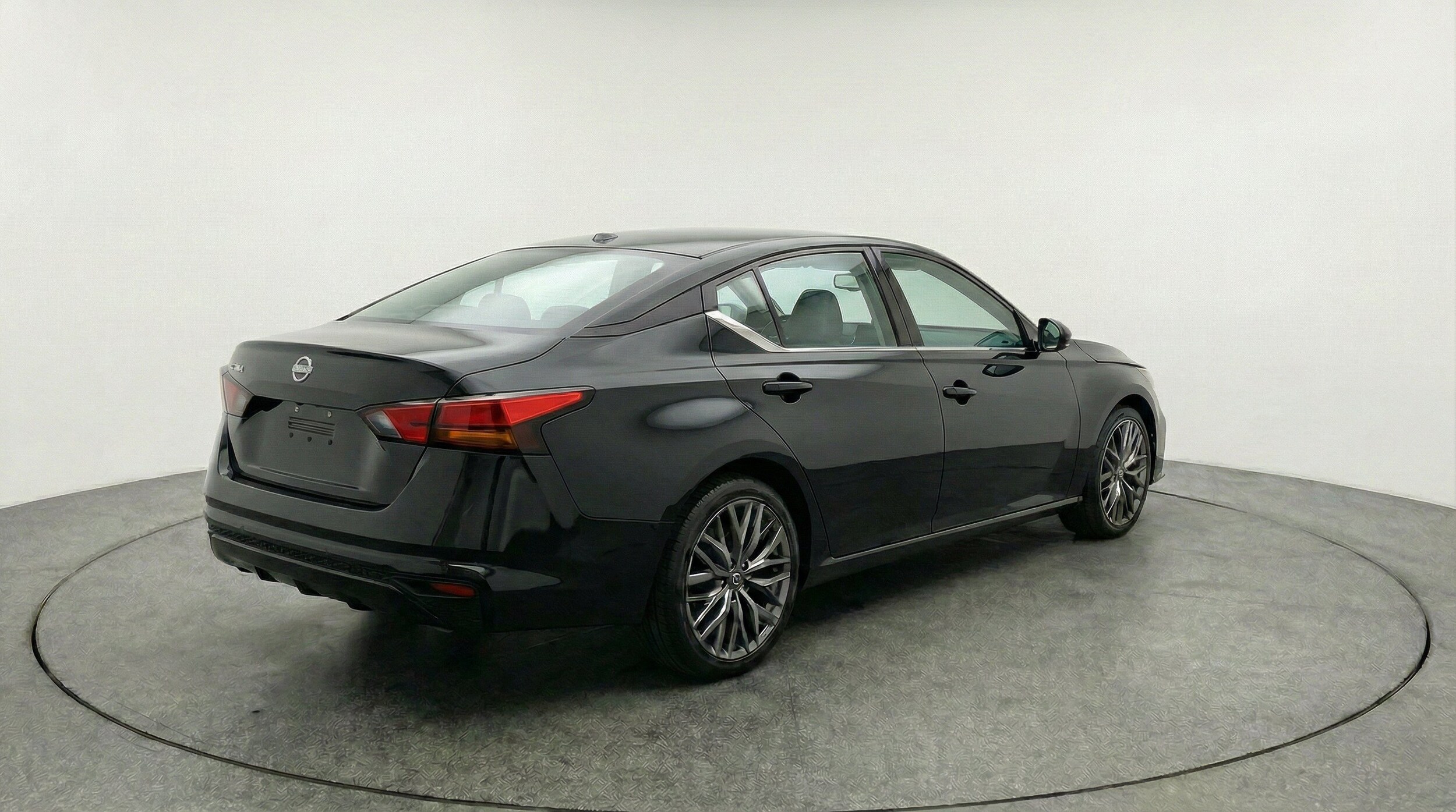 Thumbnail: 2025 Nissan Altima - 9