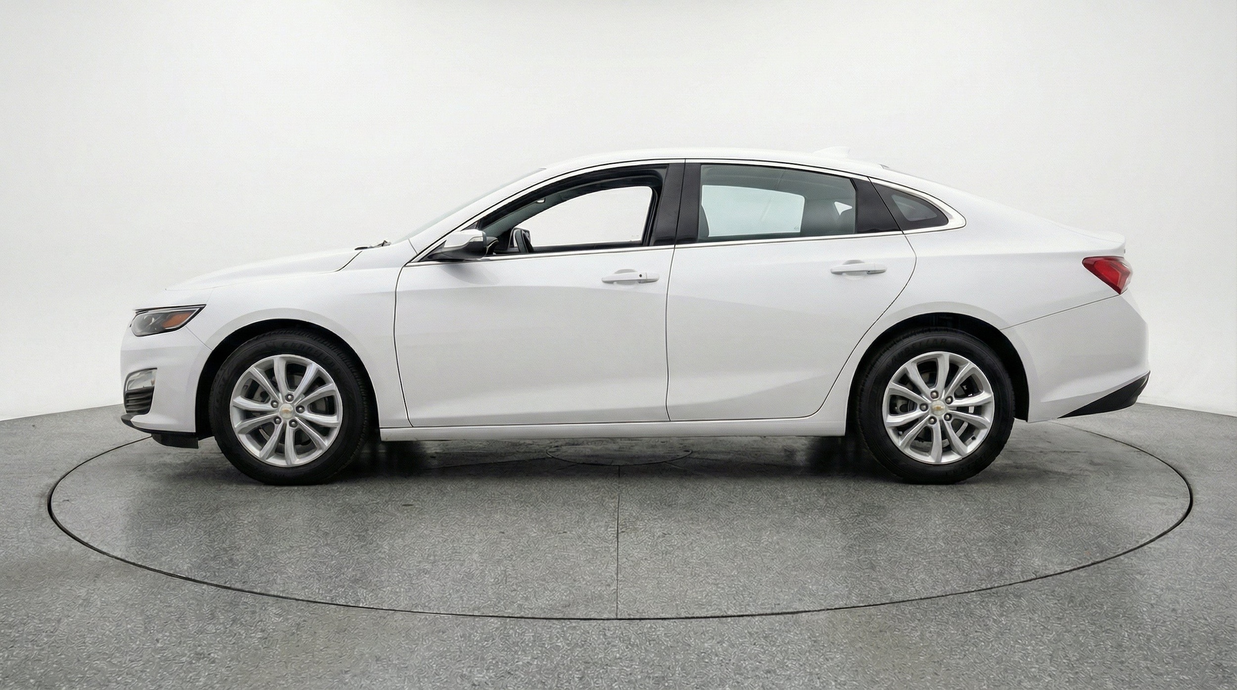 Thumbnail: 2024 Chevrolet Malibu - 5