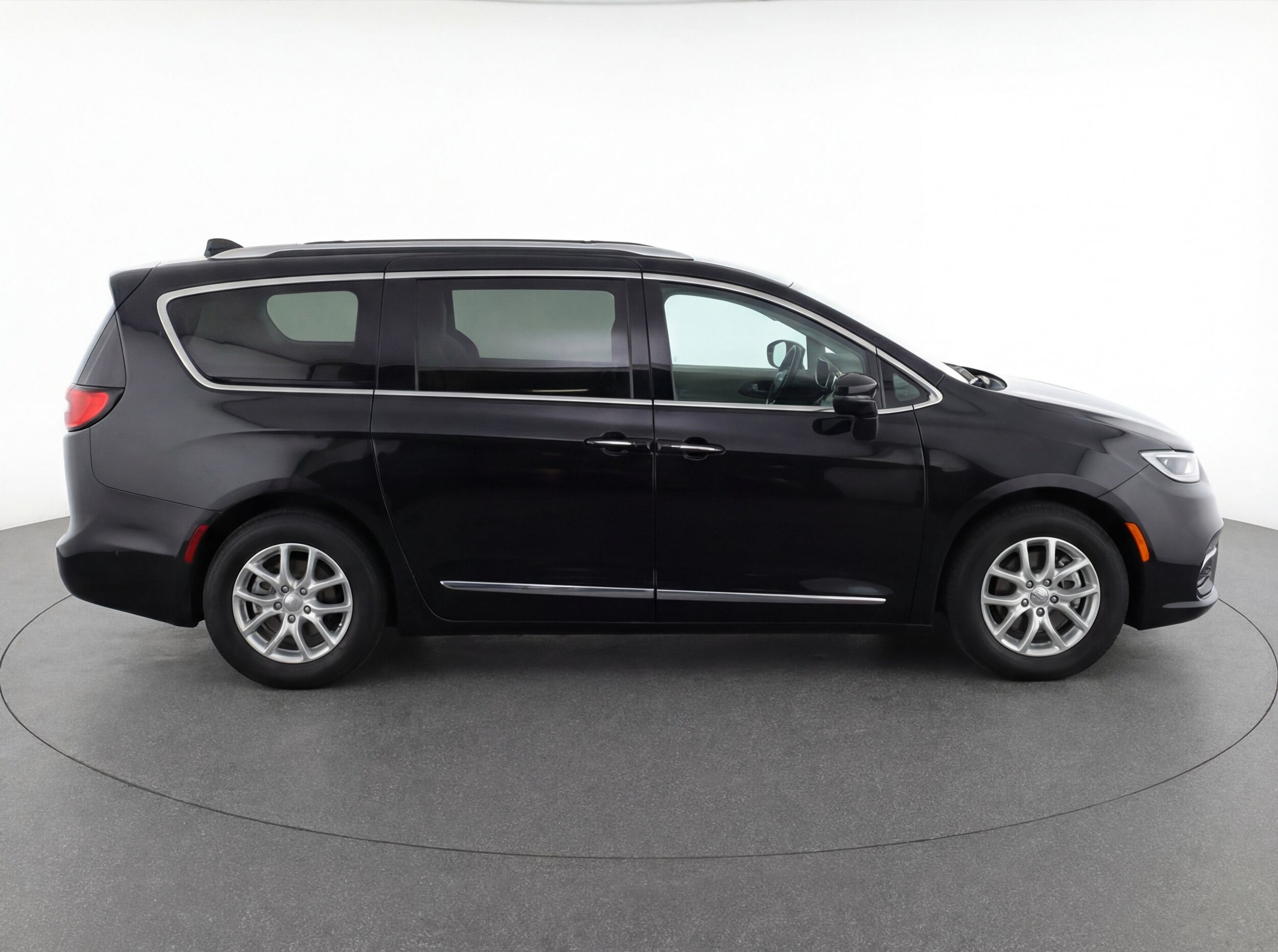 Thumbnail: 2024 Chrysler Pacifica - 11