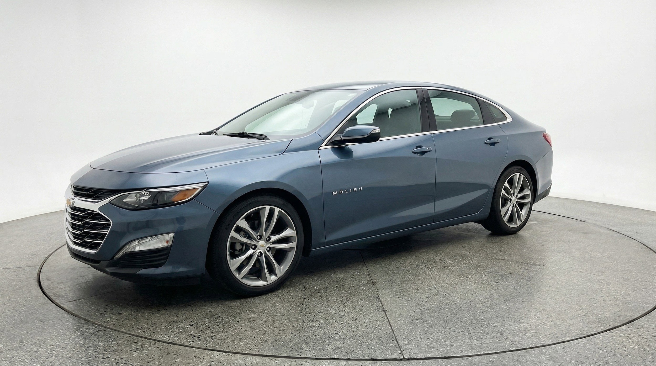 Thumbnail: 2024 Chevrolet Malibu - 3