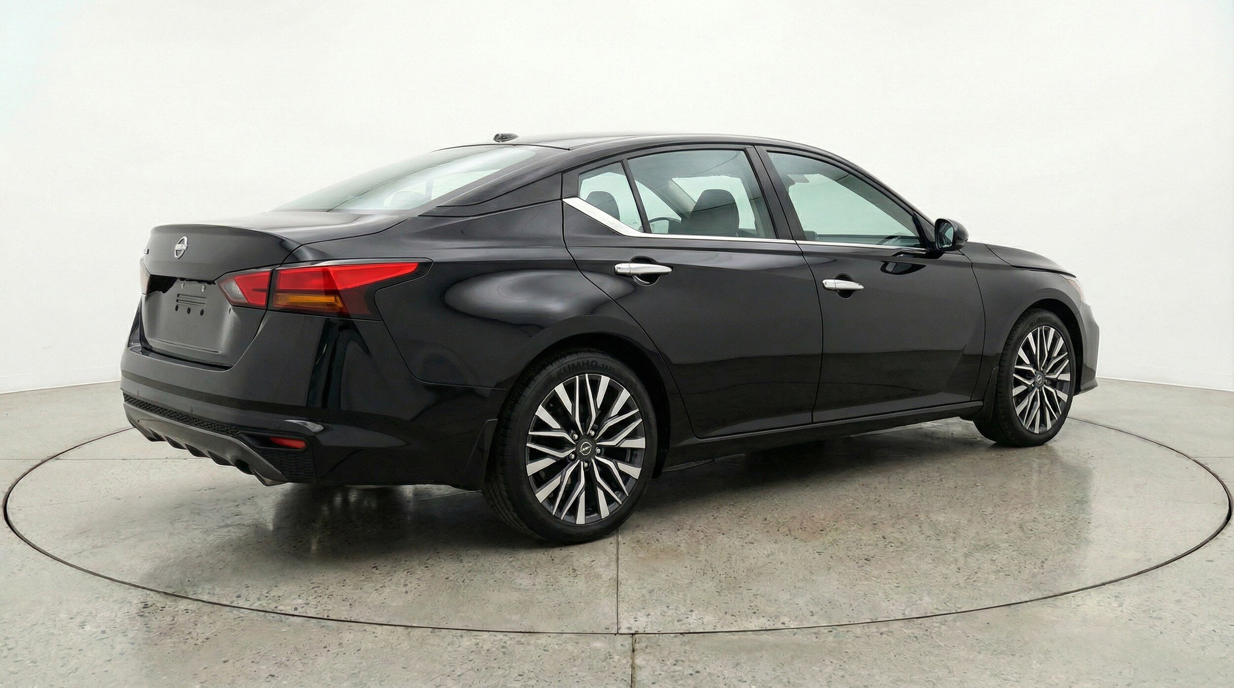 Thumbnail: 2025 Nissan Altima - 9