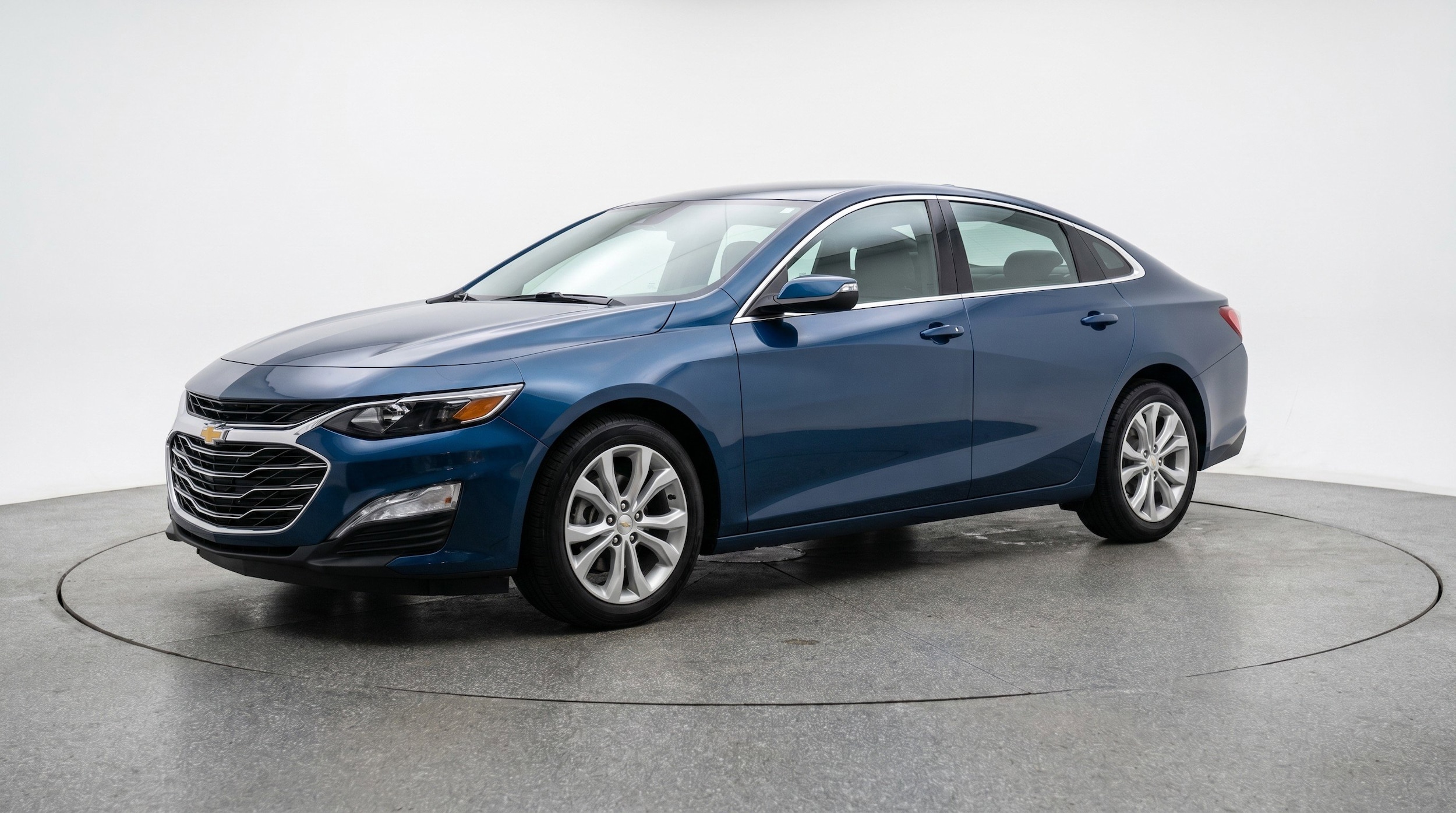 Thumbnail: 2024 Chevrolet Malibu - 3