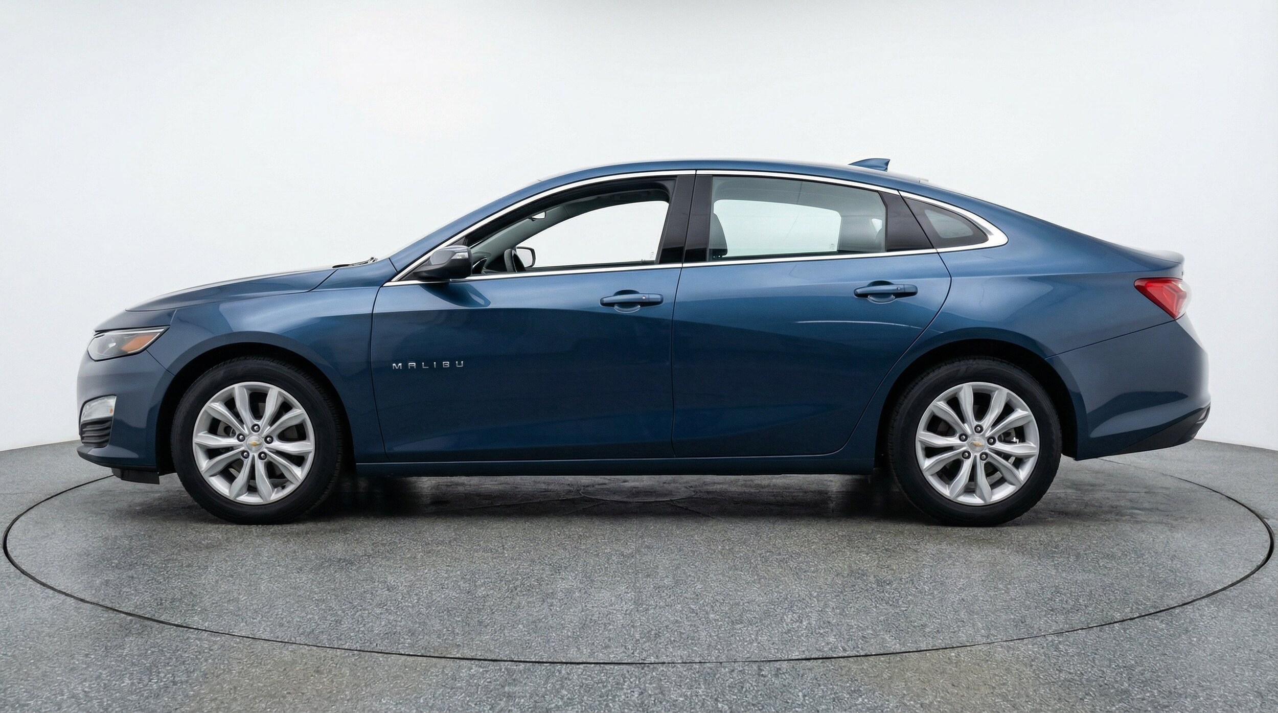 Thumbnail: 2024 Chevrolet Malibu - 5
