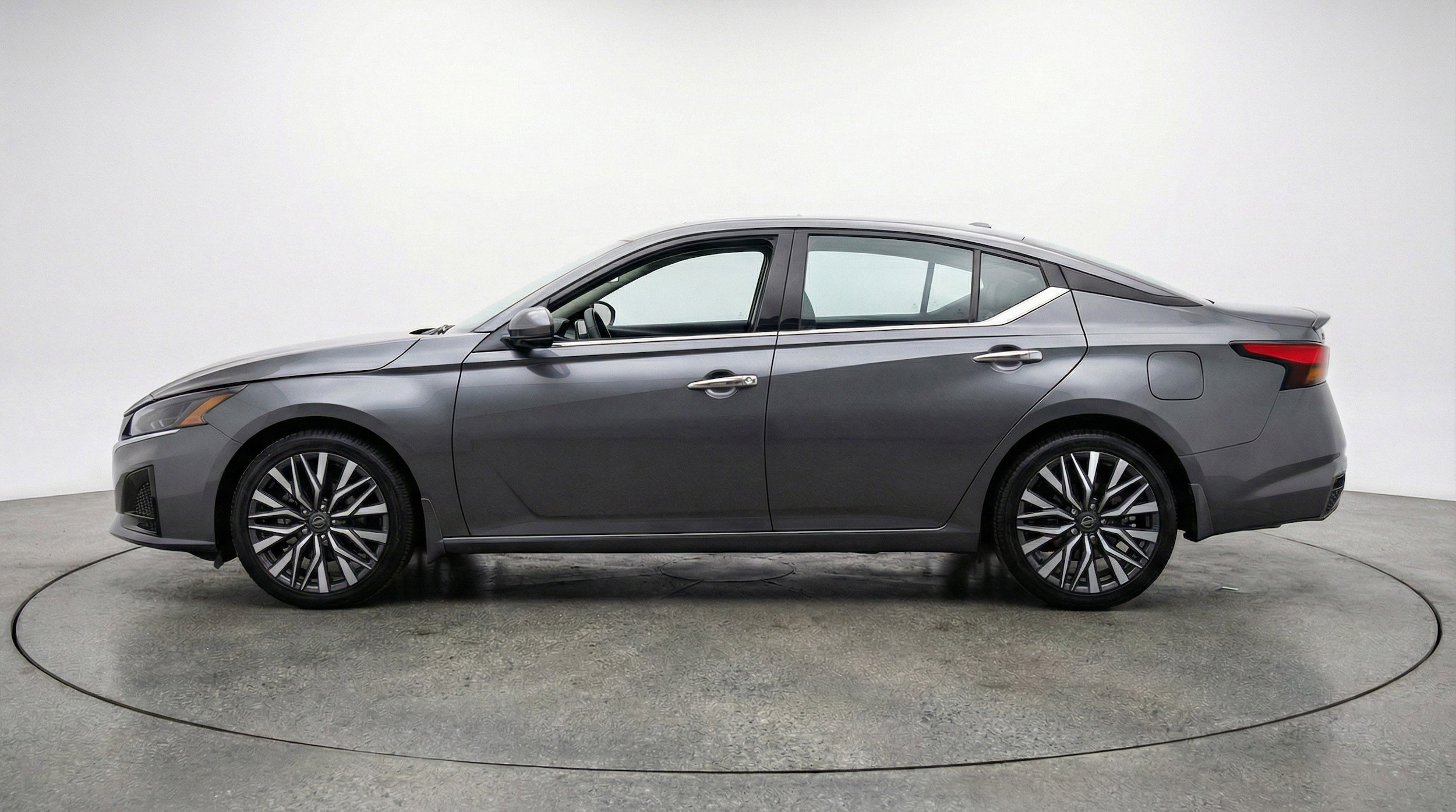 Thumbnail: 2025 Nissan Altima - 5