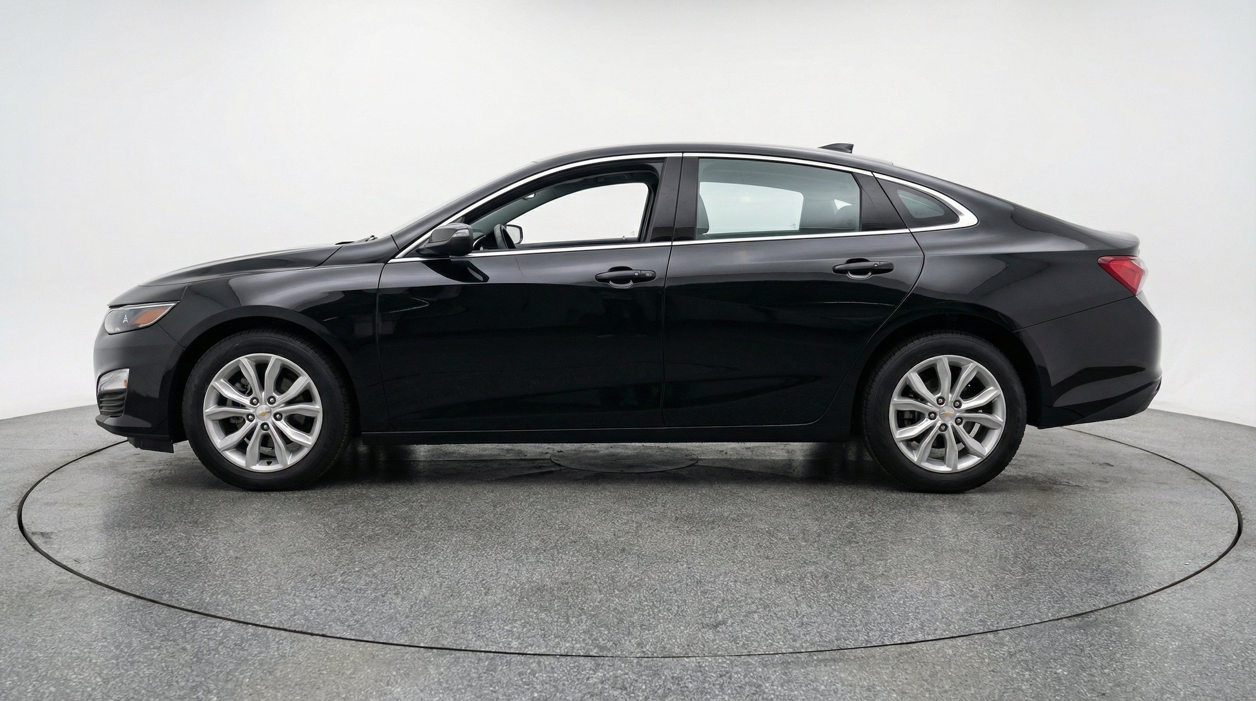 Thumbnail: 2024 Chevrolet Malibu - 5