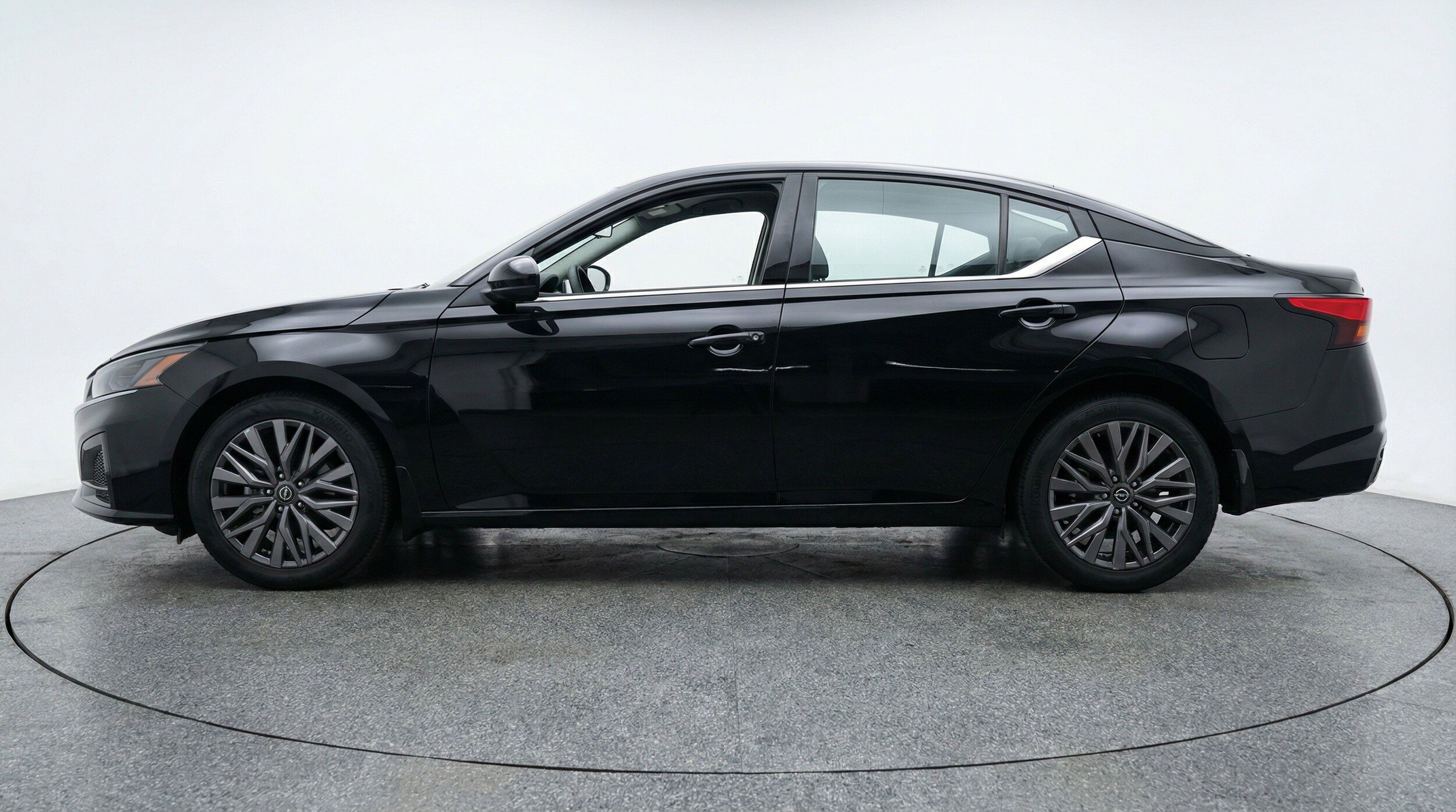 Thumbnail: 2025 Nissan Altima - 5