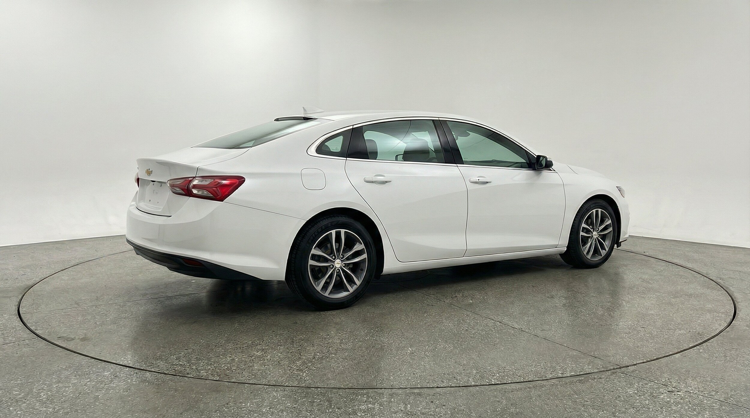 Thumbnail: 2024 Chevrolet Malibu - 9